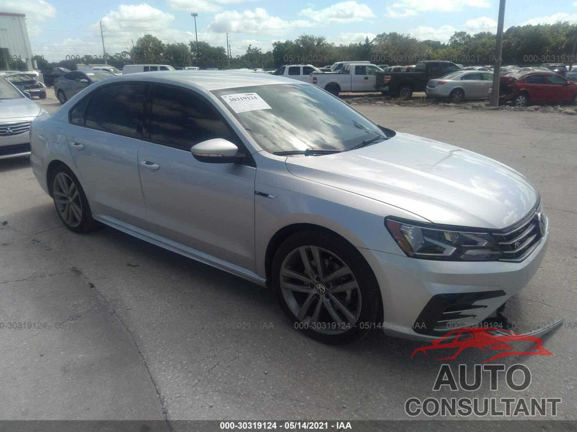 VOLKSWAGEN PASSAT 2018 - 1VWAA7A32JC026924