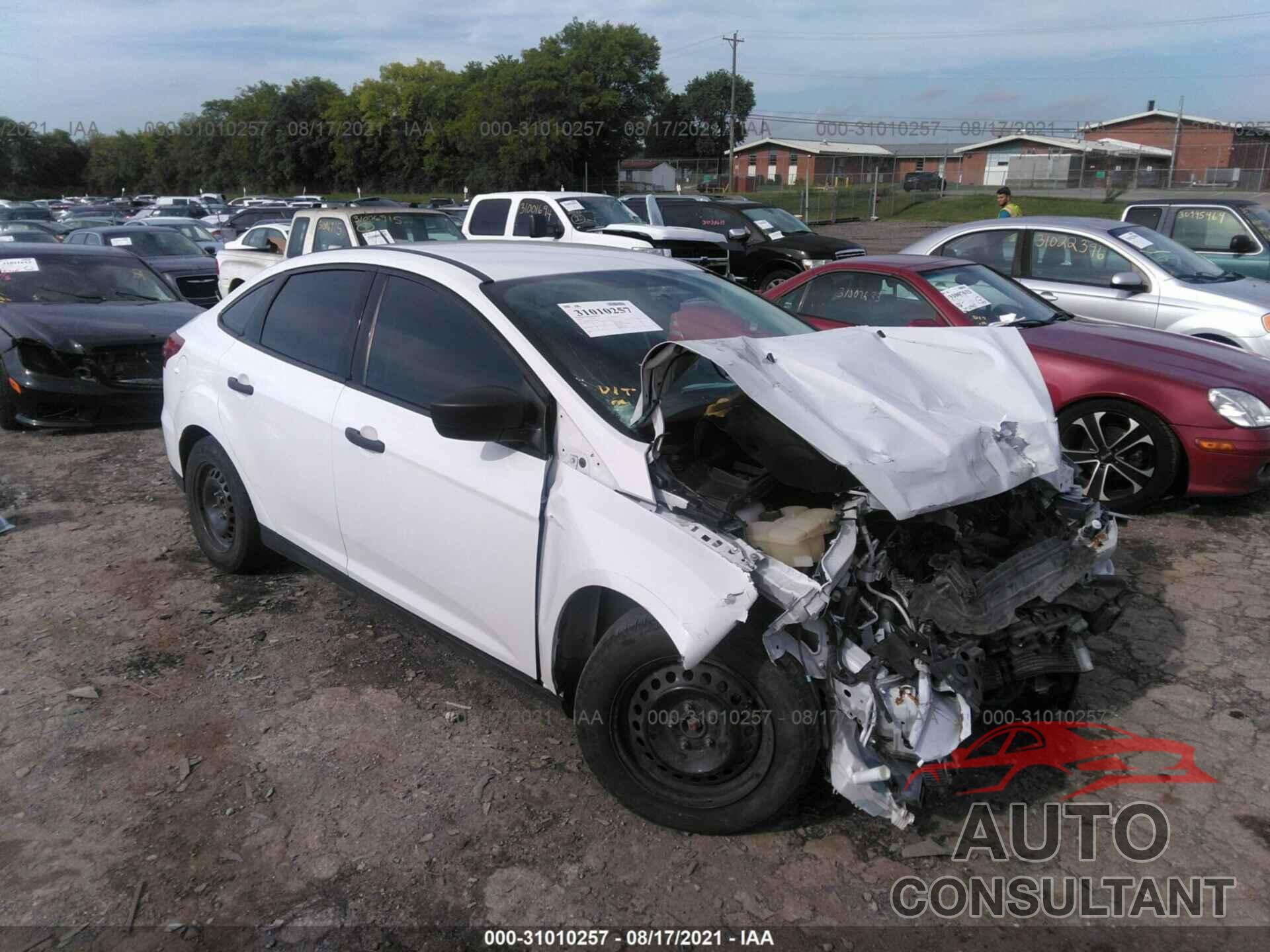 FORD FOCUS 2018 - 1FADP3E23JL229366