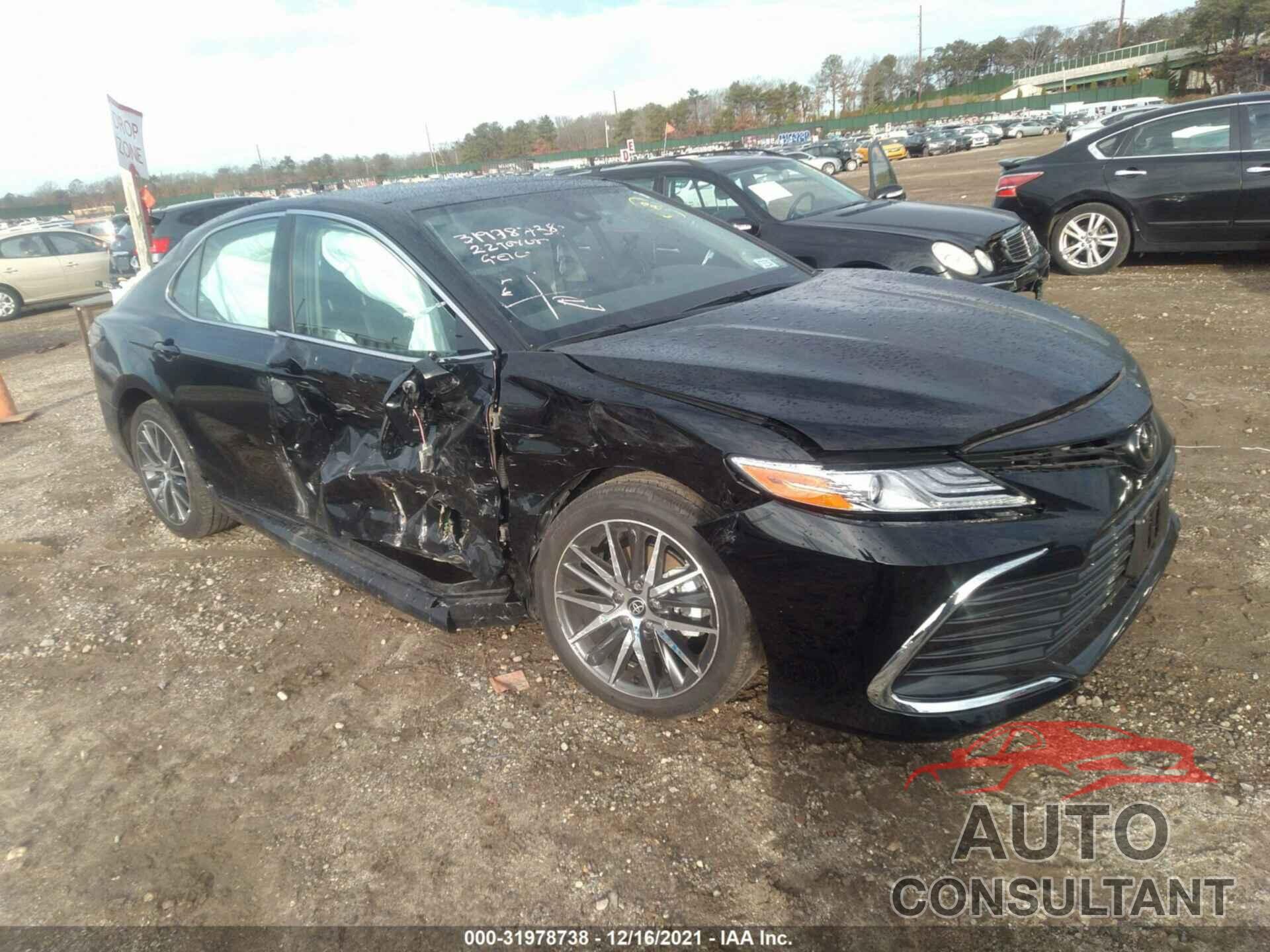 TOYOTA CAMRY 2022 - 4T1F11BK0NU048489