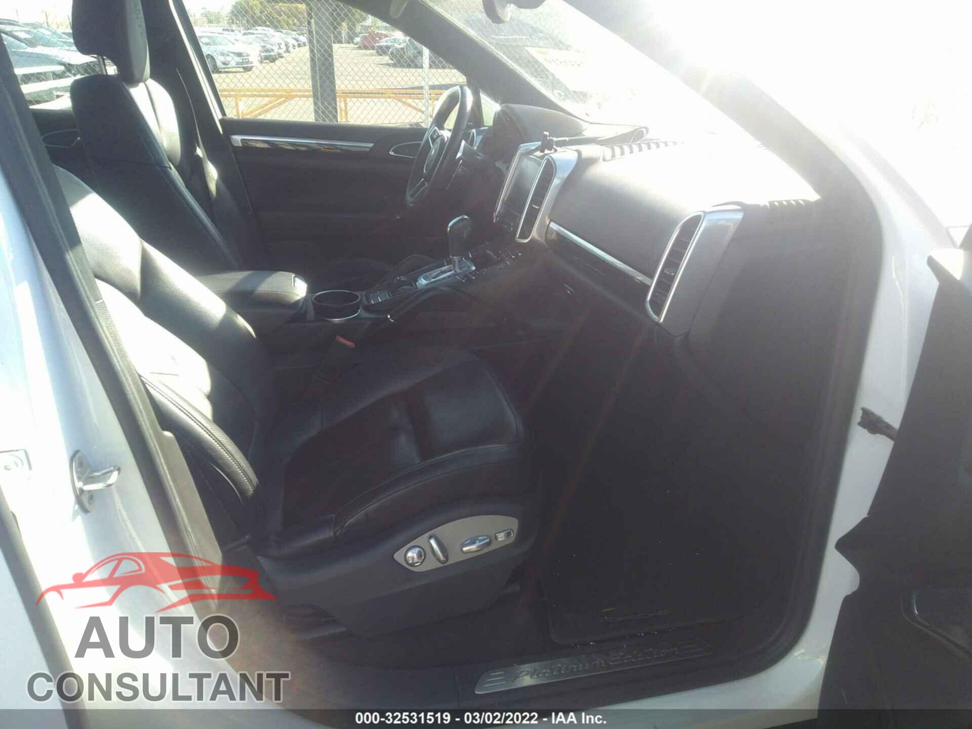 PORSCHE CAYENNE 2017 - WP1AA2A27HKA83583