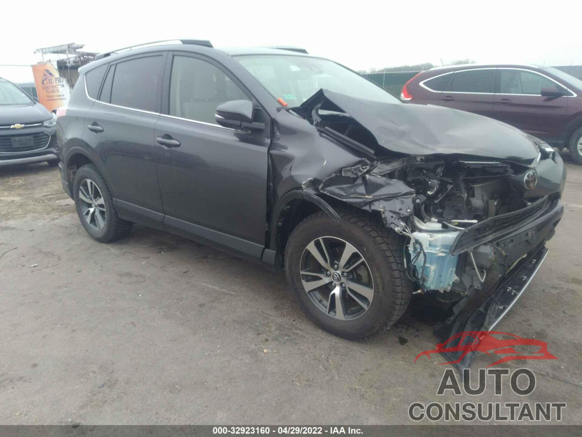 TOYOTA RAV4 2017 - JTMRFREV9HJ171009