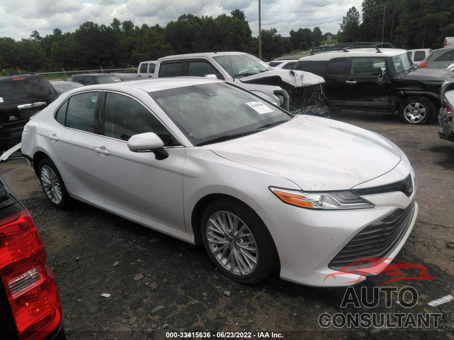 TOYOTA CAMRY 2018 - 4T1B11HK8JU110933