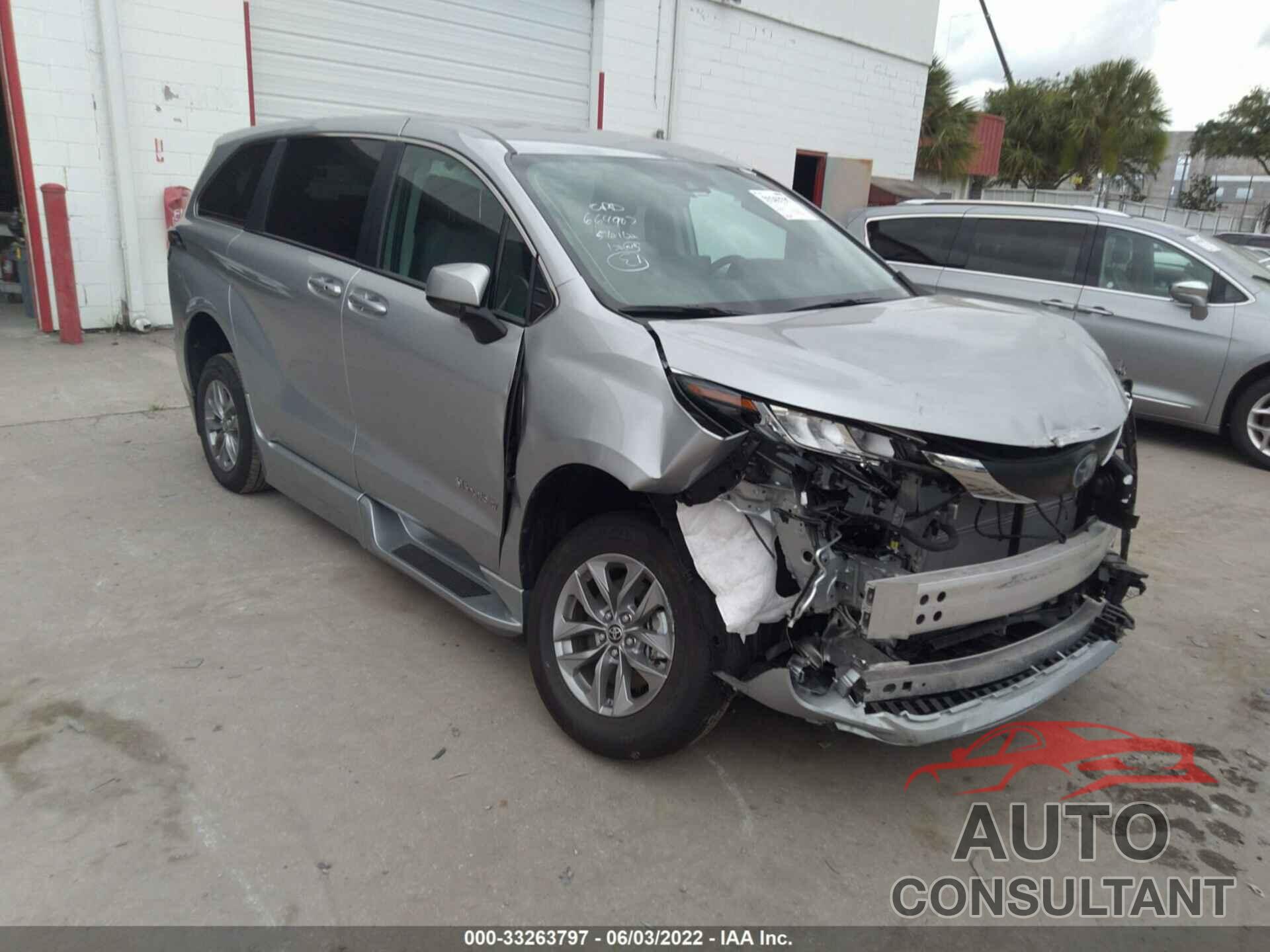 TOYOTA SIENNA 2022 - 5TDKRKEC5NS105604