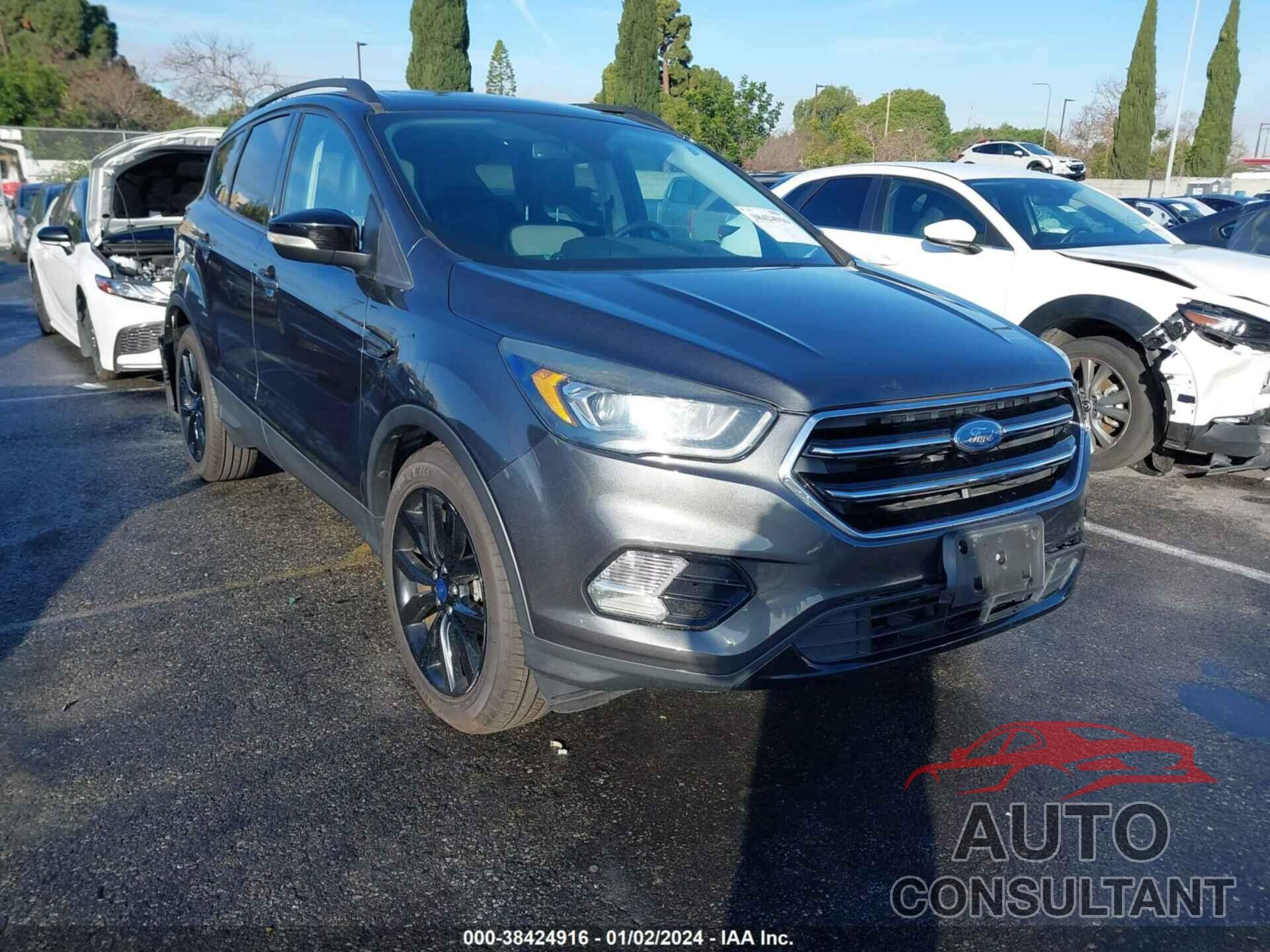 FORD ESCAPE 2017 - 1FMCU0J9XHUB81431