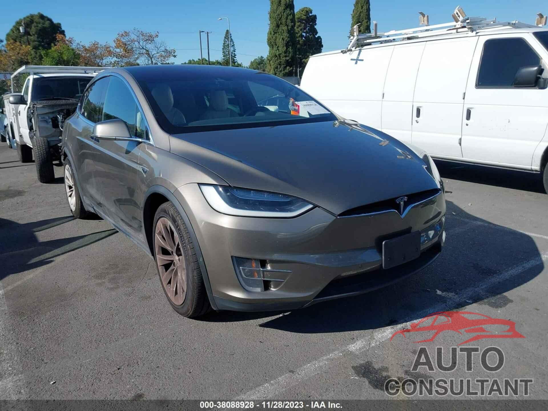 TESLA MODEL X 2016 - 5YJXCAE40GF000308