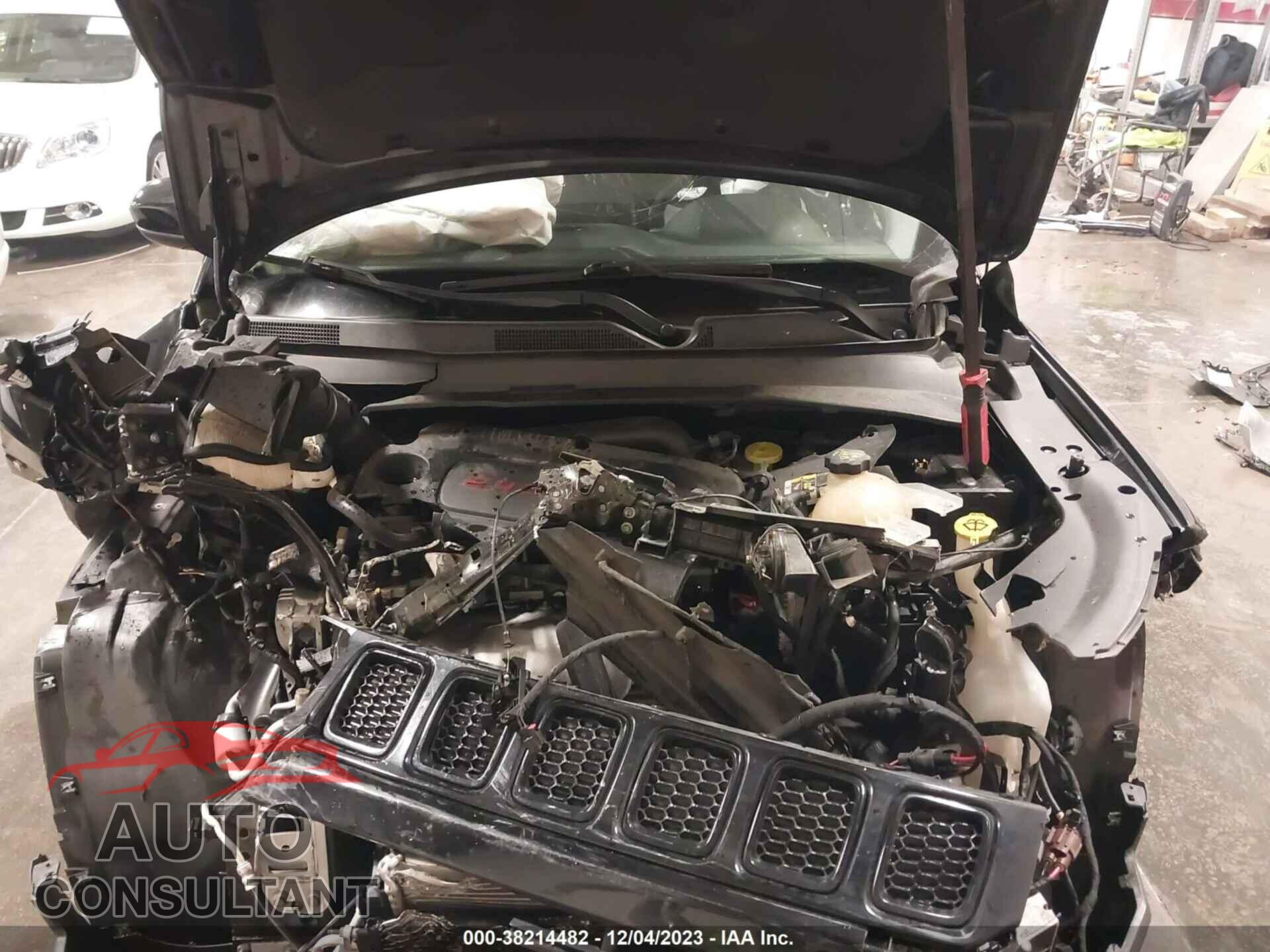 JEEP COMPASS 2018 - 3C4NJCBBXJT501985