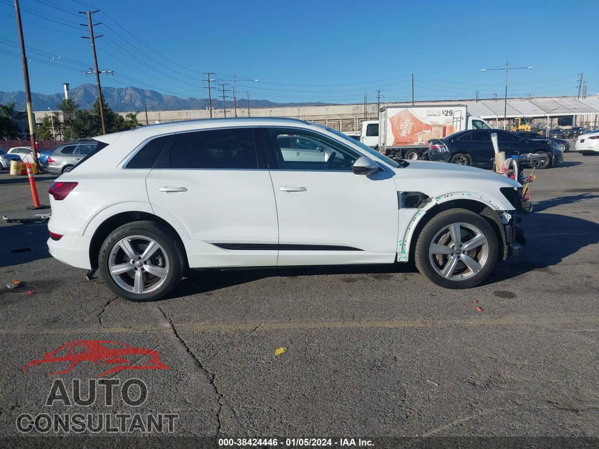 AUDI E-TRON 2019 - WA1LAAGE7KB024301