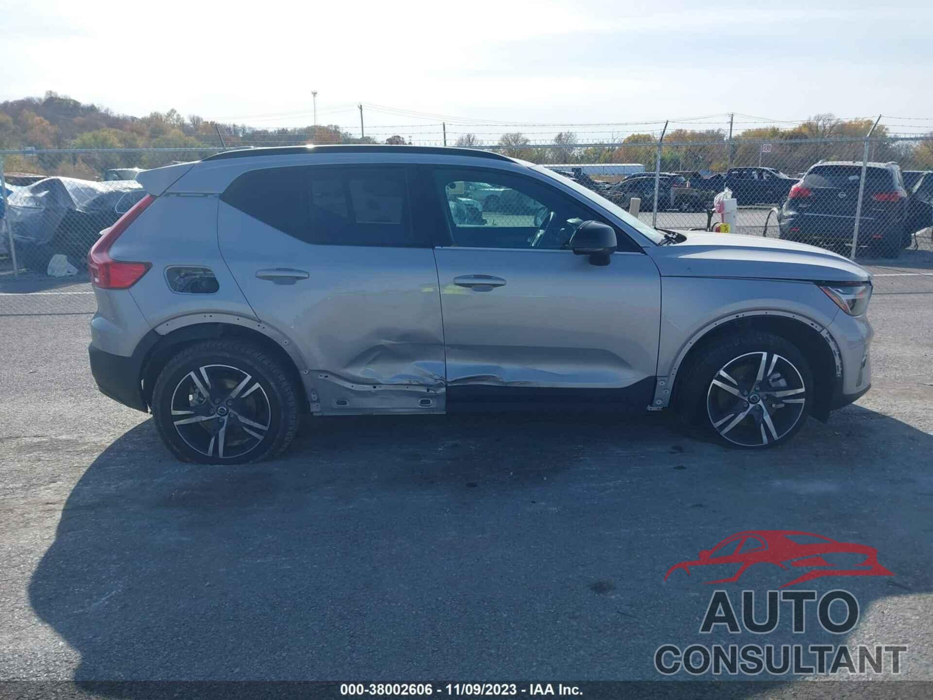 VOLVO XC40 2023 - YV4L12UL1P2085484