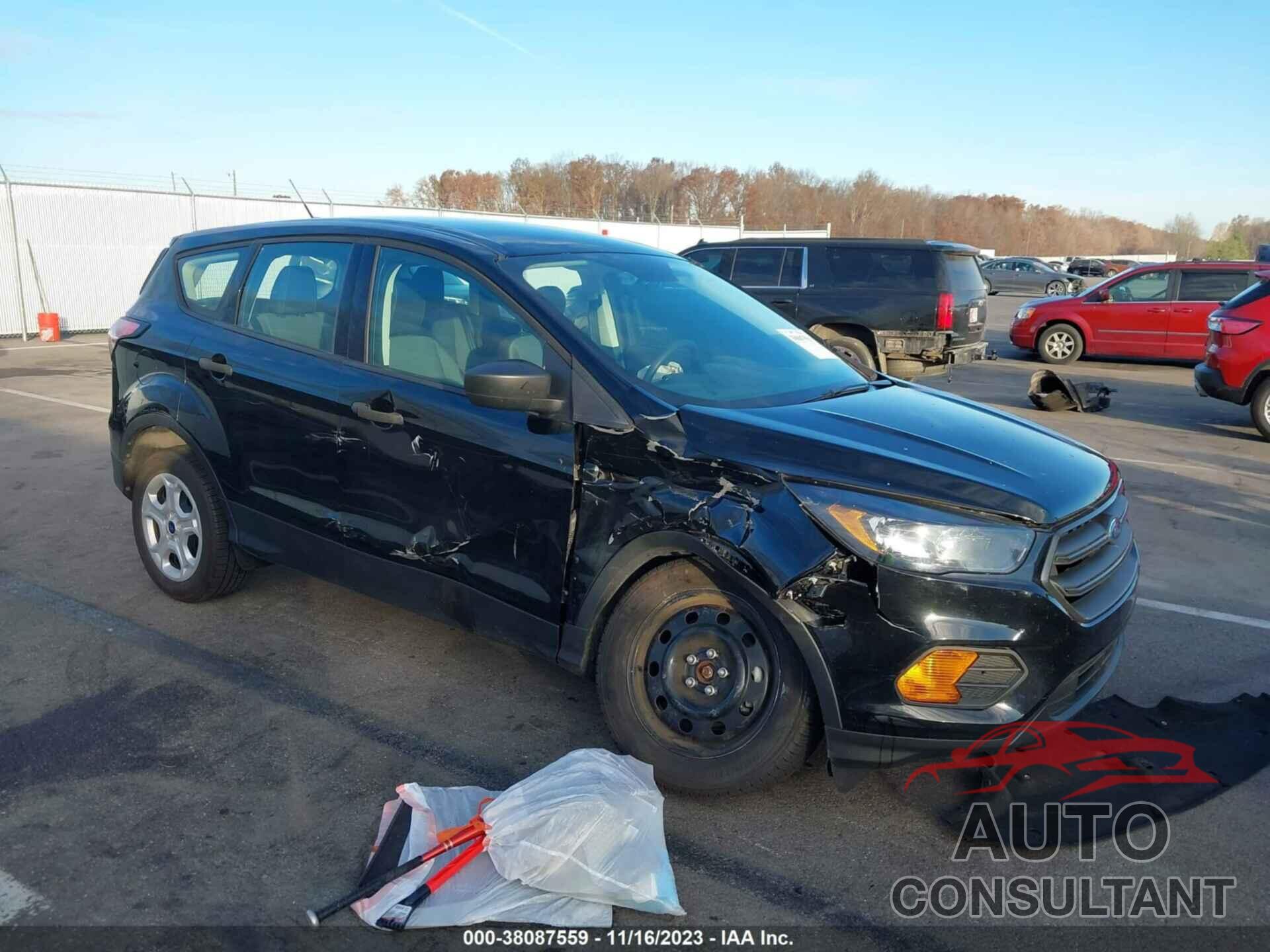 FORD ESCAPE 2018 - 1FMCU0F70JUC07239