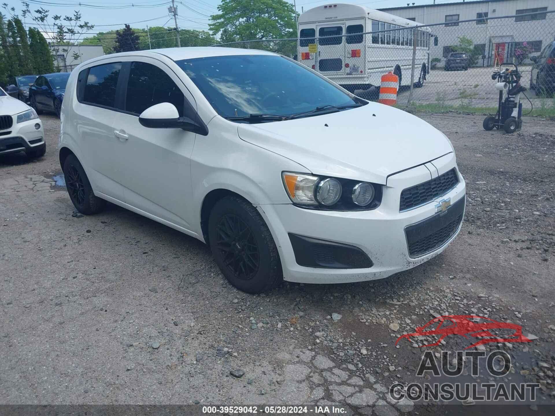 CHEVROLET SONIC 2016 - 1G1JA6SH1G4168524