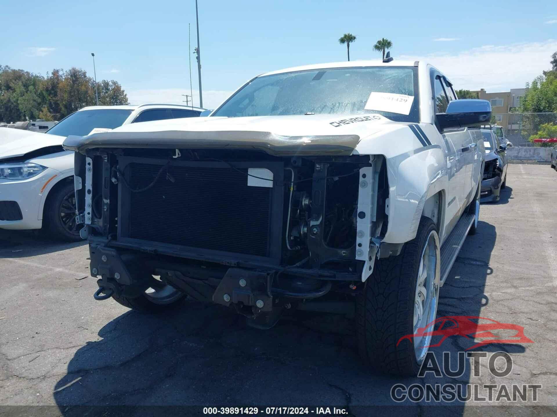 CHEVROLET SILVERADO 1500 2018 - 1GCRCPECXJZ366121