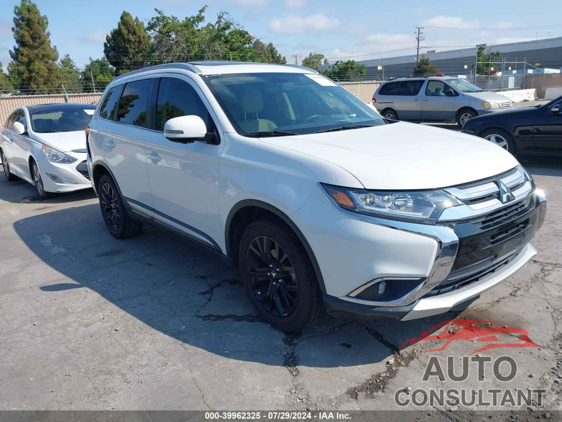 MITSUBISHI OUTLANDER 2018 - JA4AD3A35JZ009271
