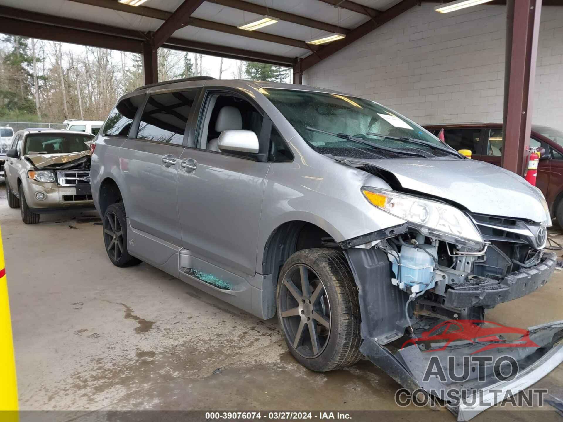 TOYOTA SIENNA 2018 - 5TDYZ3DC1JS920023