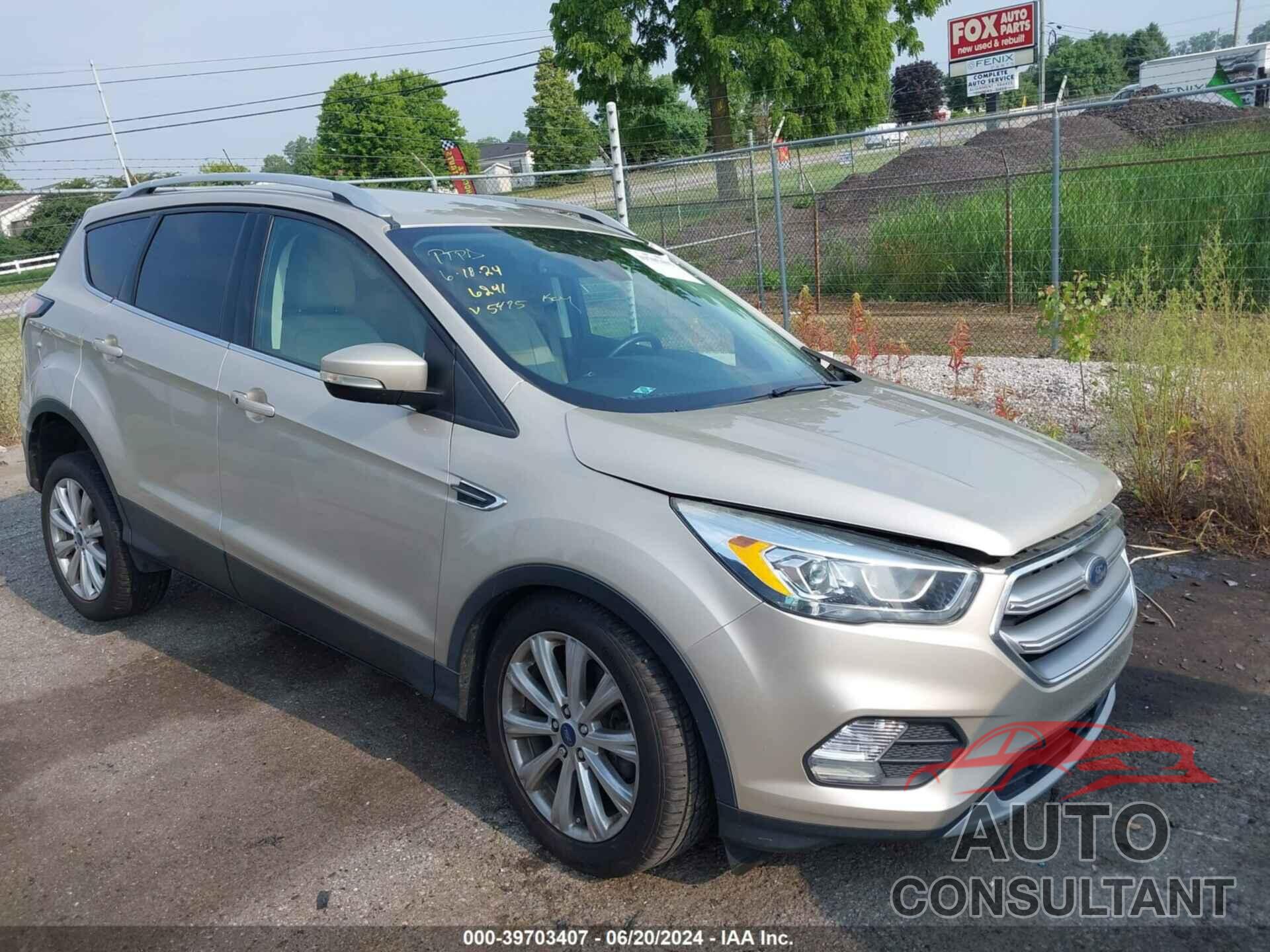 FORD ESCAPE 2017 - 1FMCU9J98HUD75475