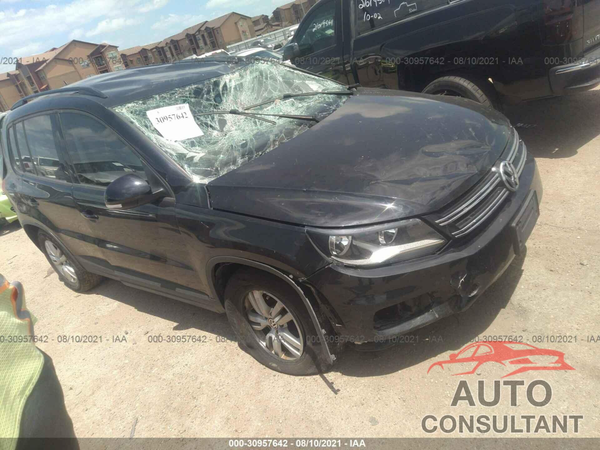 VOLKSWAGEN TIGUAN 2016 - WVGAV7AX1GW528353