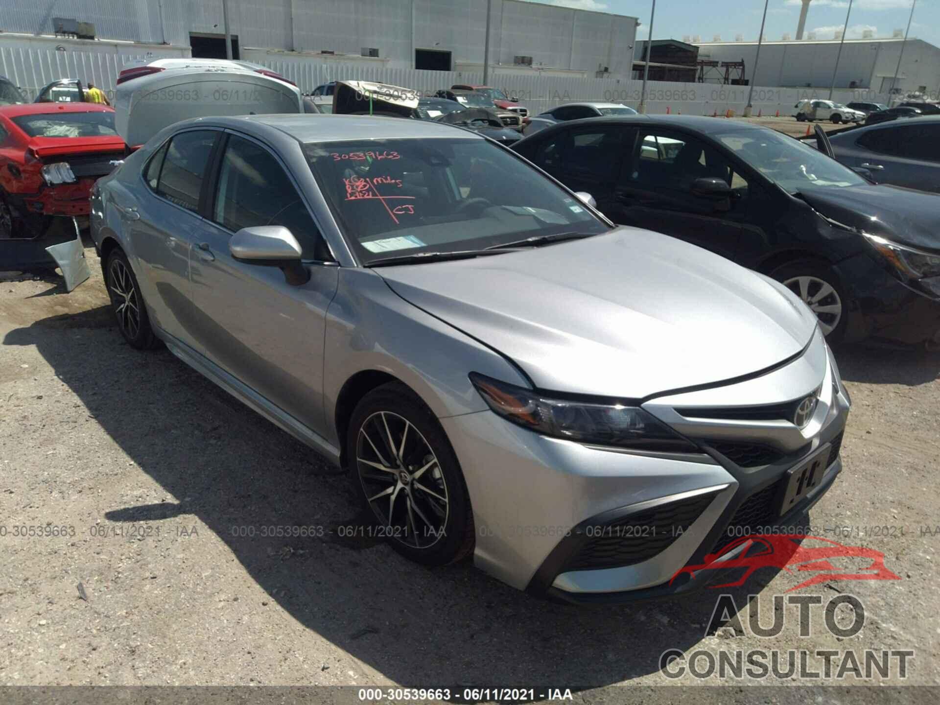 TOYOTA CAMRY 2021 - 4T1G11AK5MU580230