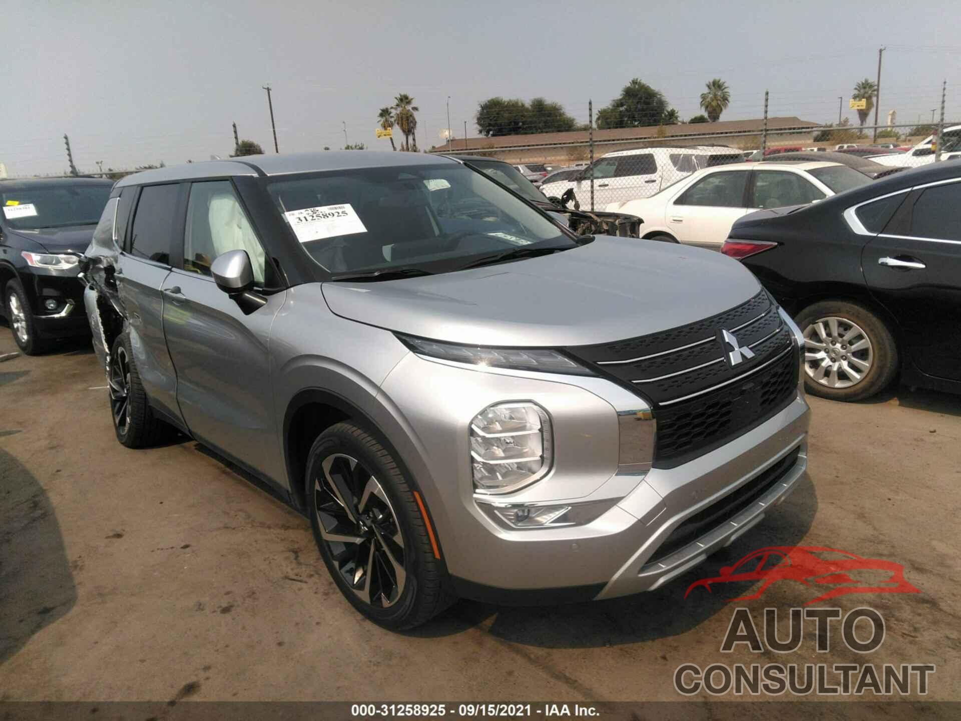 MITSUBISHI OUTLANDER 2022 - JA4J3UA86NZ023108
