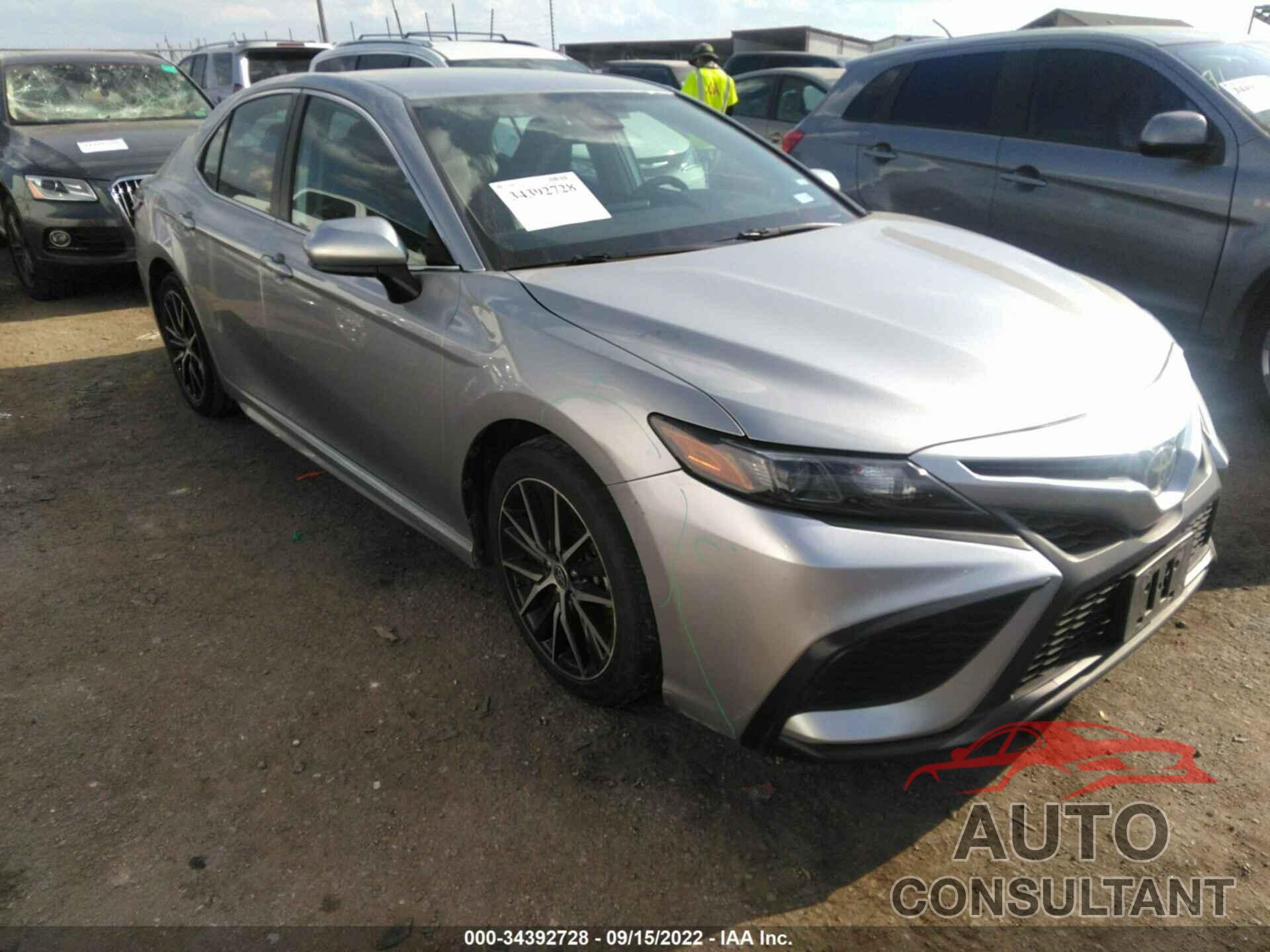 TOYOTA CAMRY 2021 - 4T1G11AK7MU520174