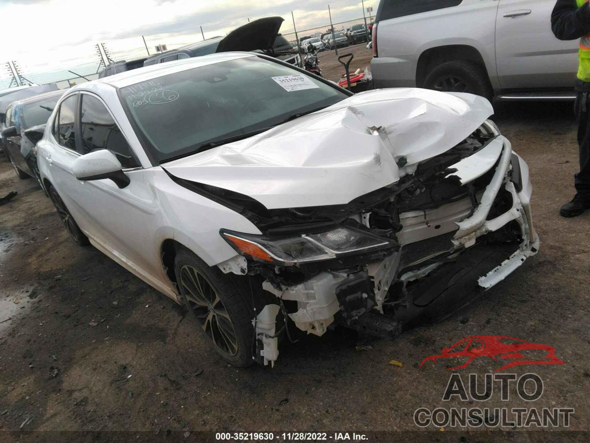 TOYOTA CAMRY 2018 - 4T1B11HK7JU080517