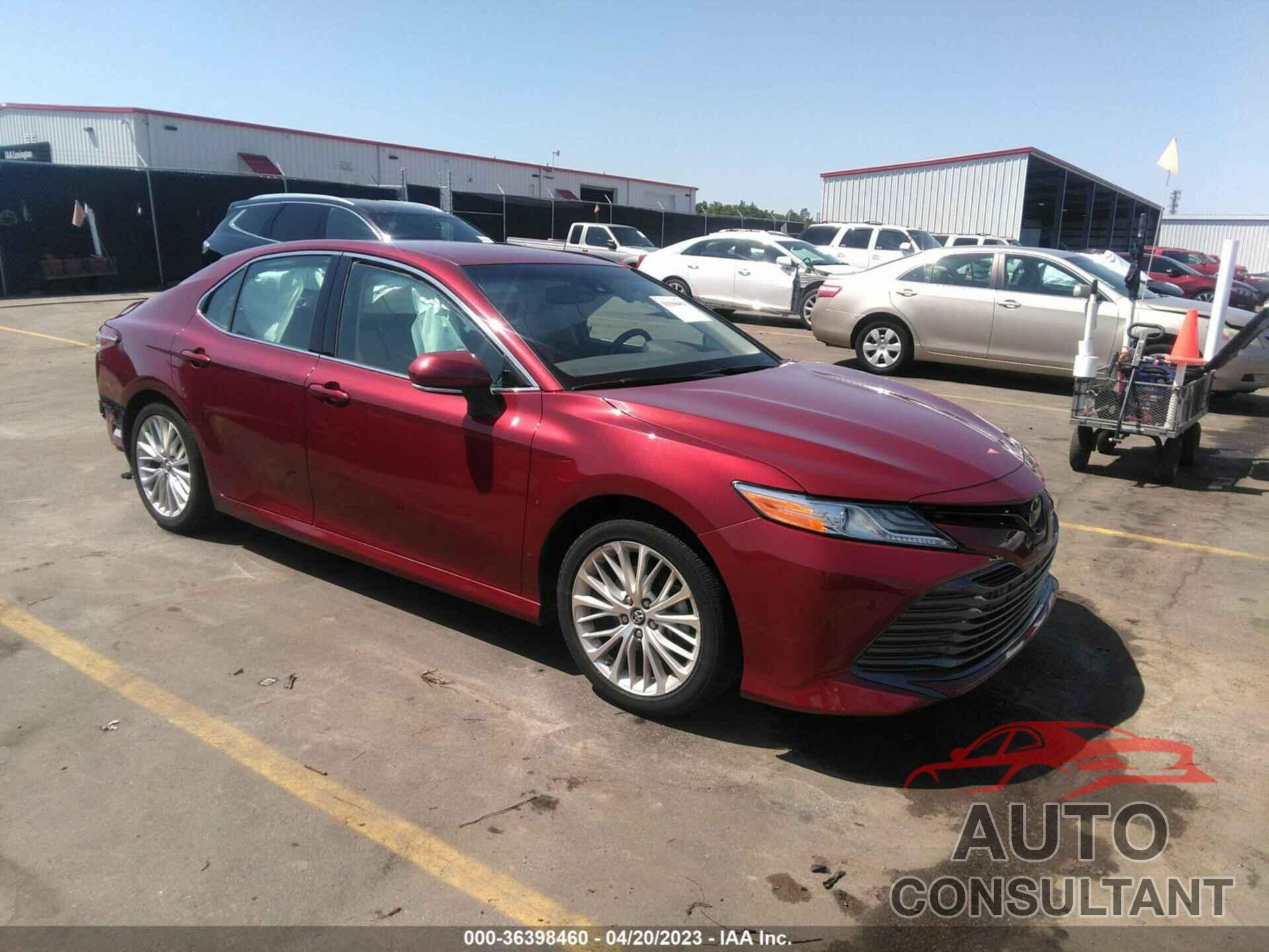 TOYOTA CAMRY 2018 - 4T1B11HK5JU549958