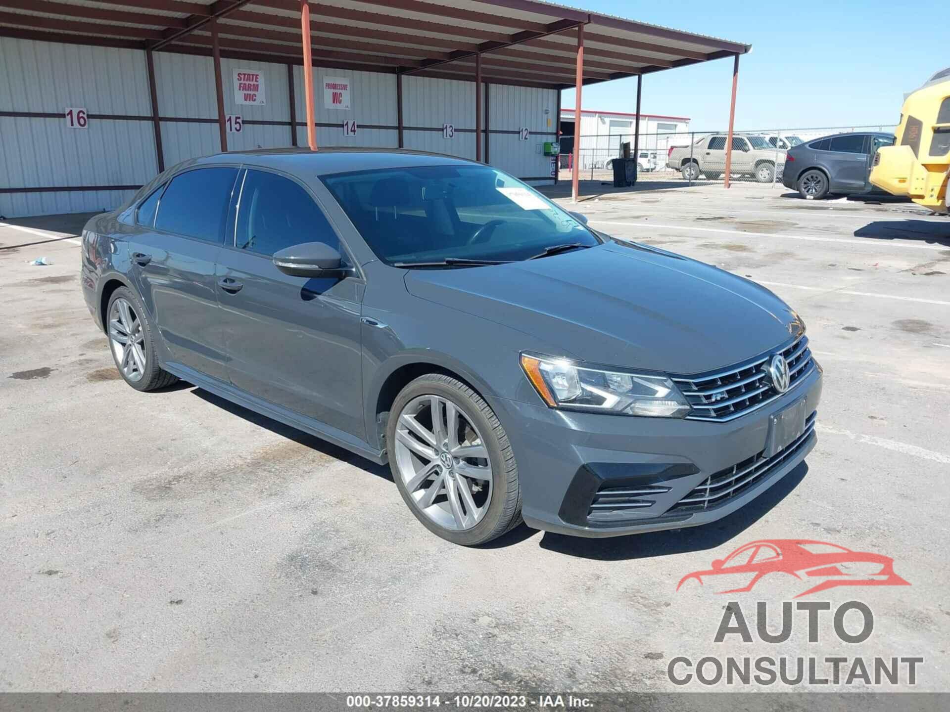 VOLKSWAGEN PASSAT 2018 - 1VWAA7A32JC002025