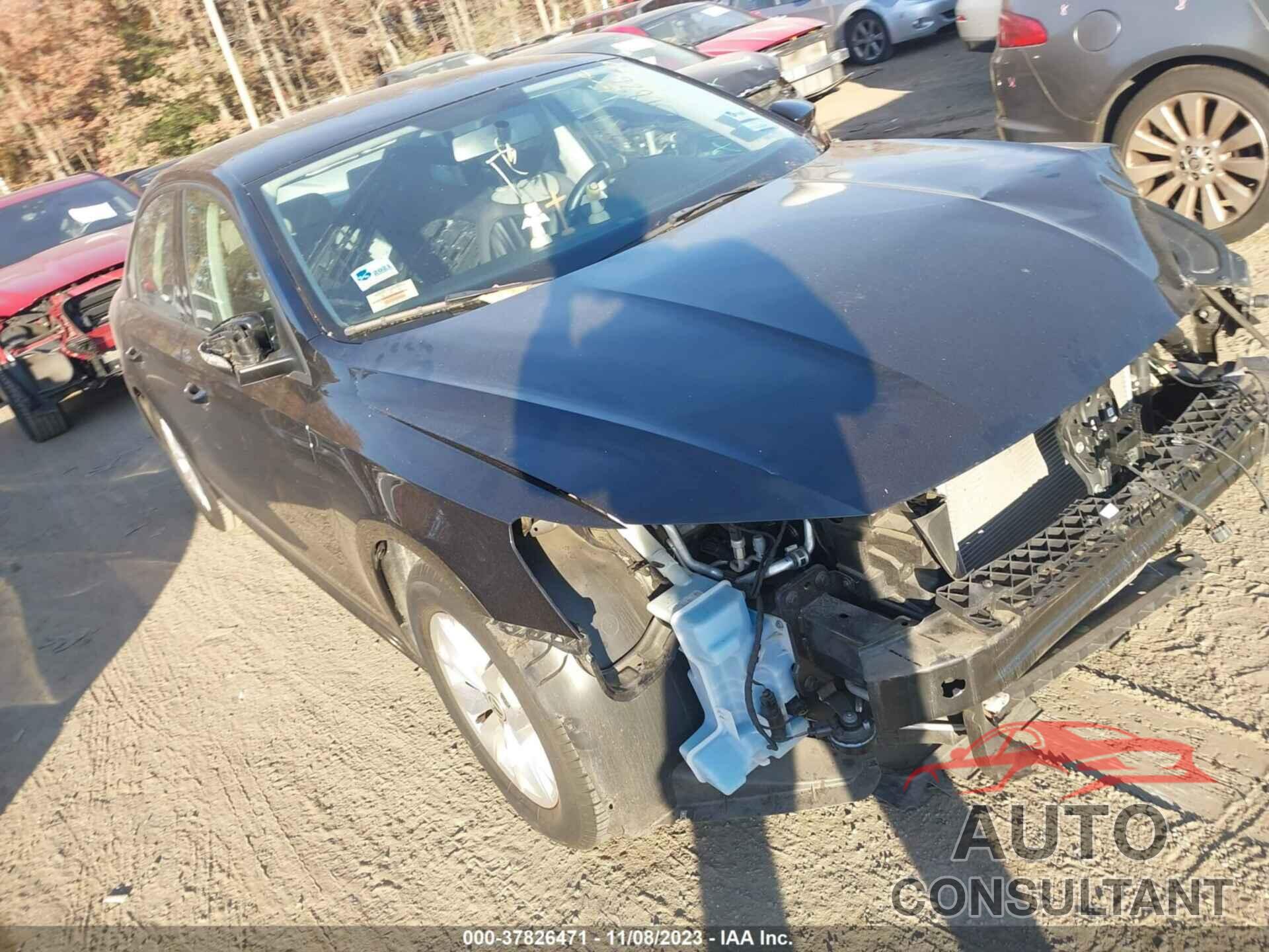 VOLKSWAGEN PASSAT 2018 - 1VWAA7A32JC036658