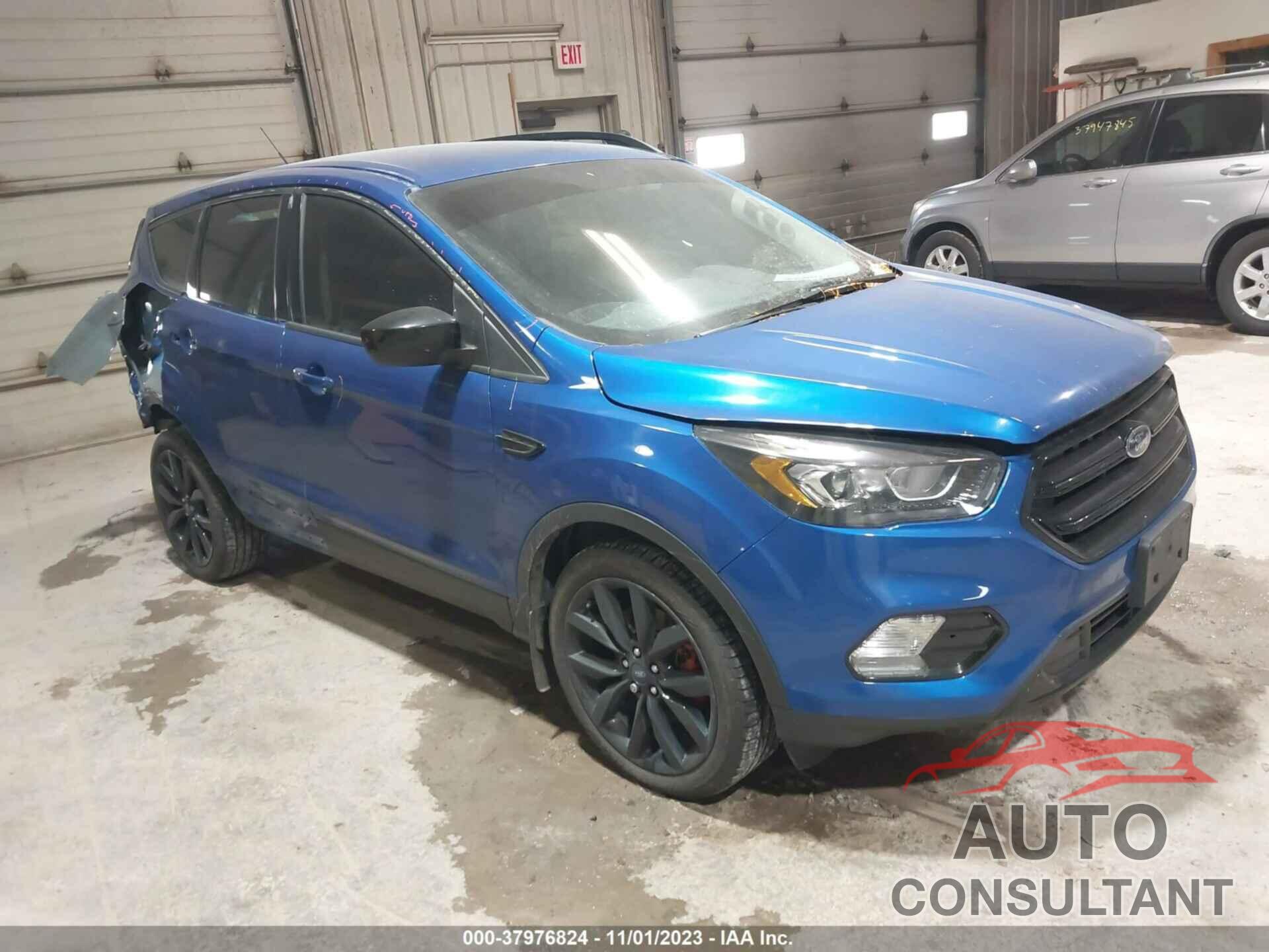 FORD ESCAPE 2018 - 1FMCU9GD0JUD41838