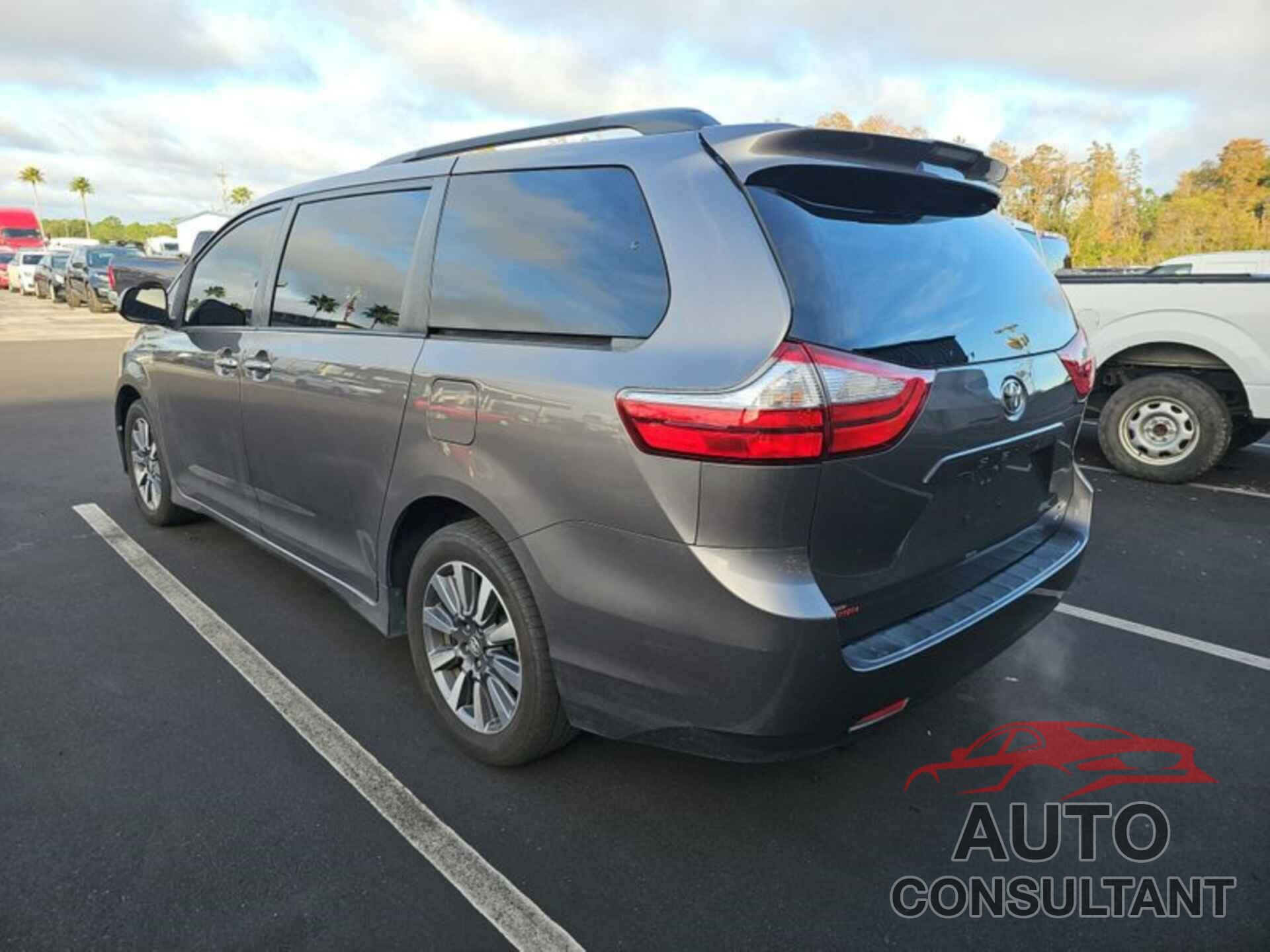 TOYOTA SIENNA 2018 - 5TDDZ3DC9JS197570