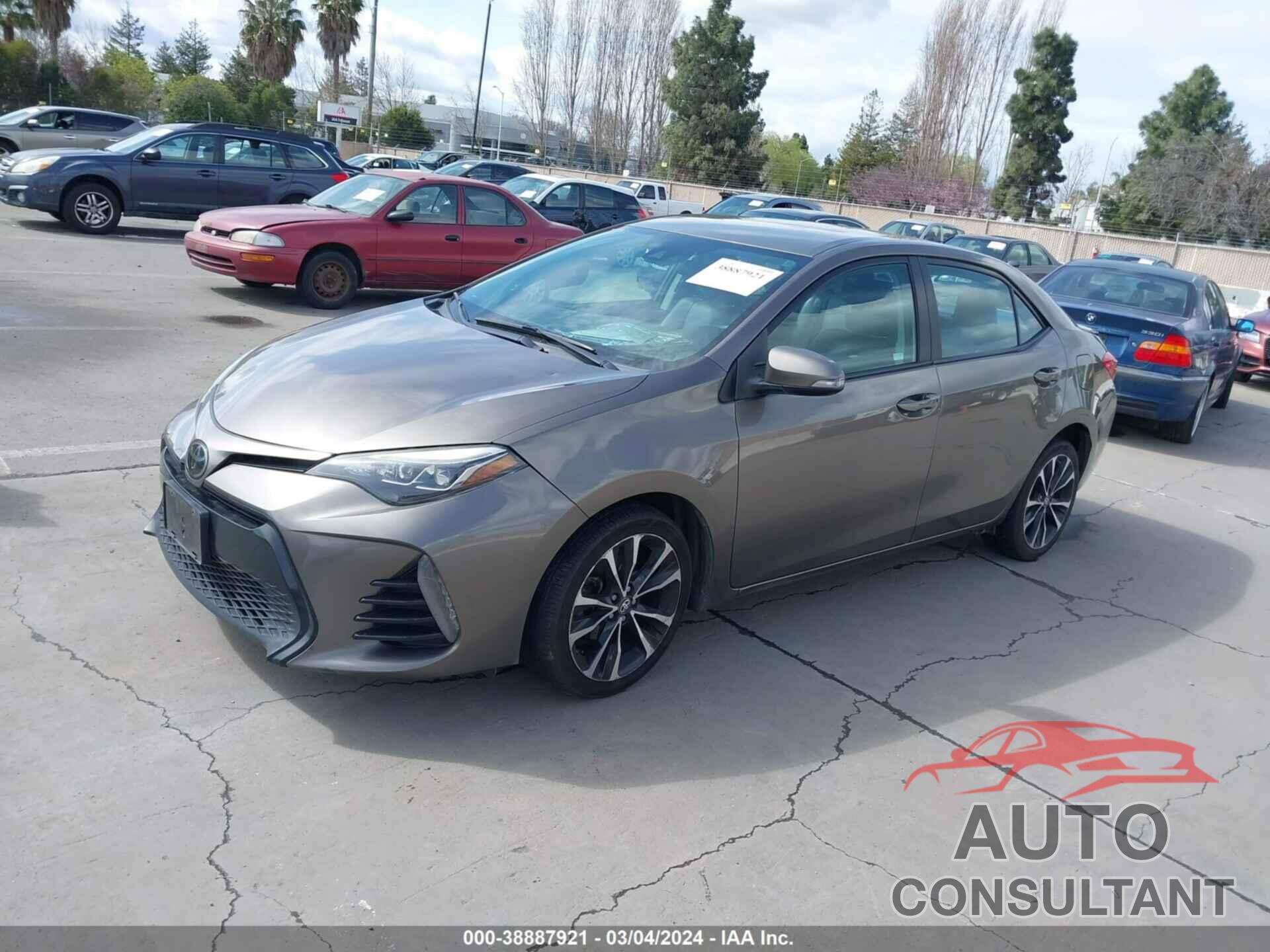 TOYOTA COROLLA 2018 - 2T1BURHE0JC028258