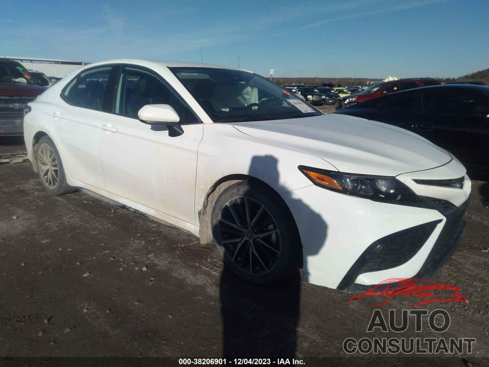 TOYOTA CAMRY 2021 - 4T1G11AK8MU606531