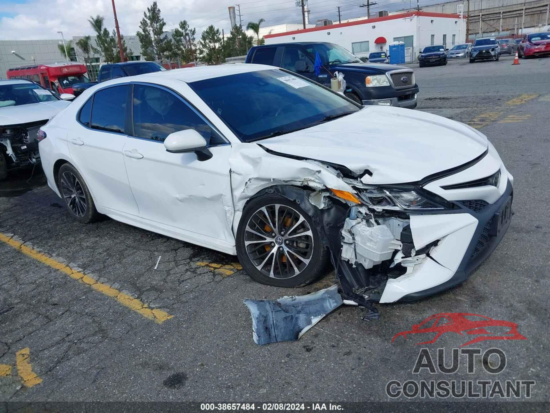 TOYOTA CAMRY 2018 - 4T1B11HK5JU047967