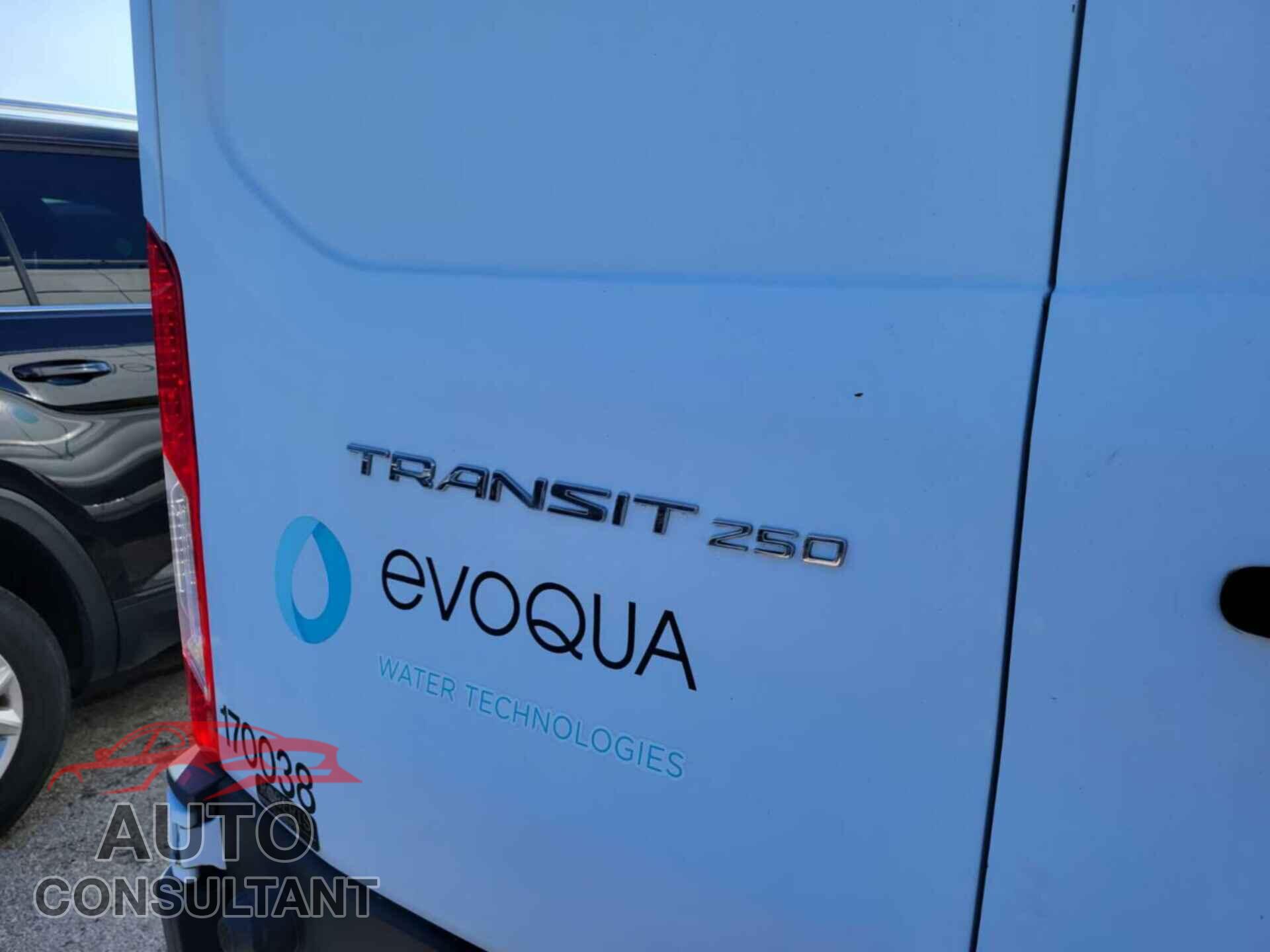 FORD TRANSIT 2017 - 1FTYR2CMXHKB26501
