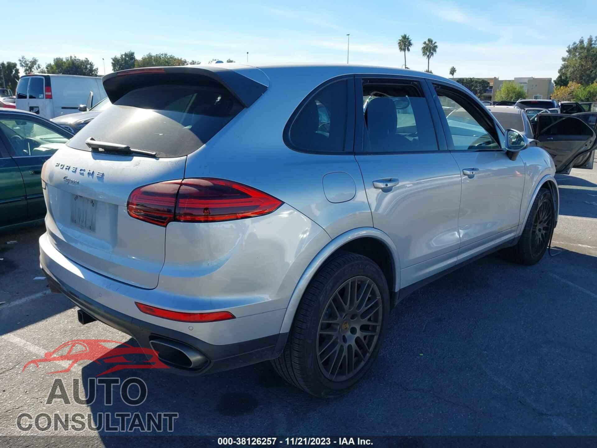 PORSCHE CAYENNE 2017 - WP1AA2A27HKA83423