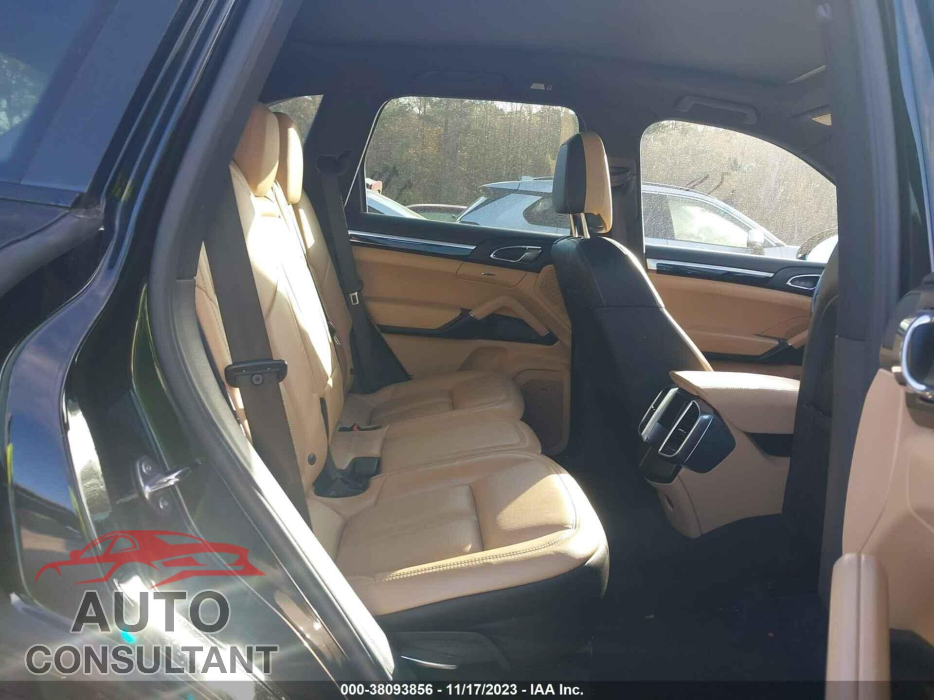 PORSCHE CAYENNE 2017 - WP1AB2A26HLA50145