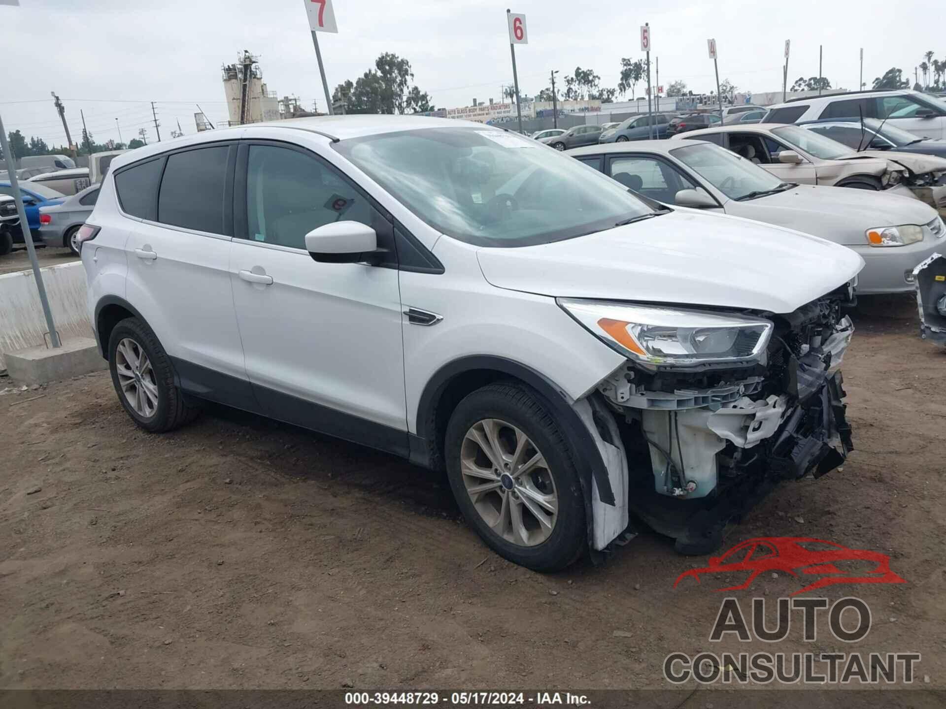 FORD ESCAPE 2017 - 1FMCU0GD1HUE09697