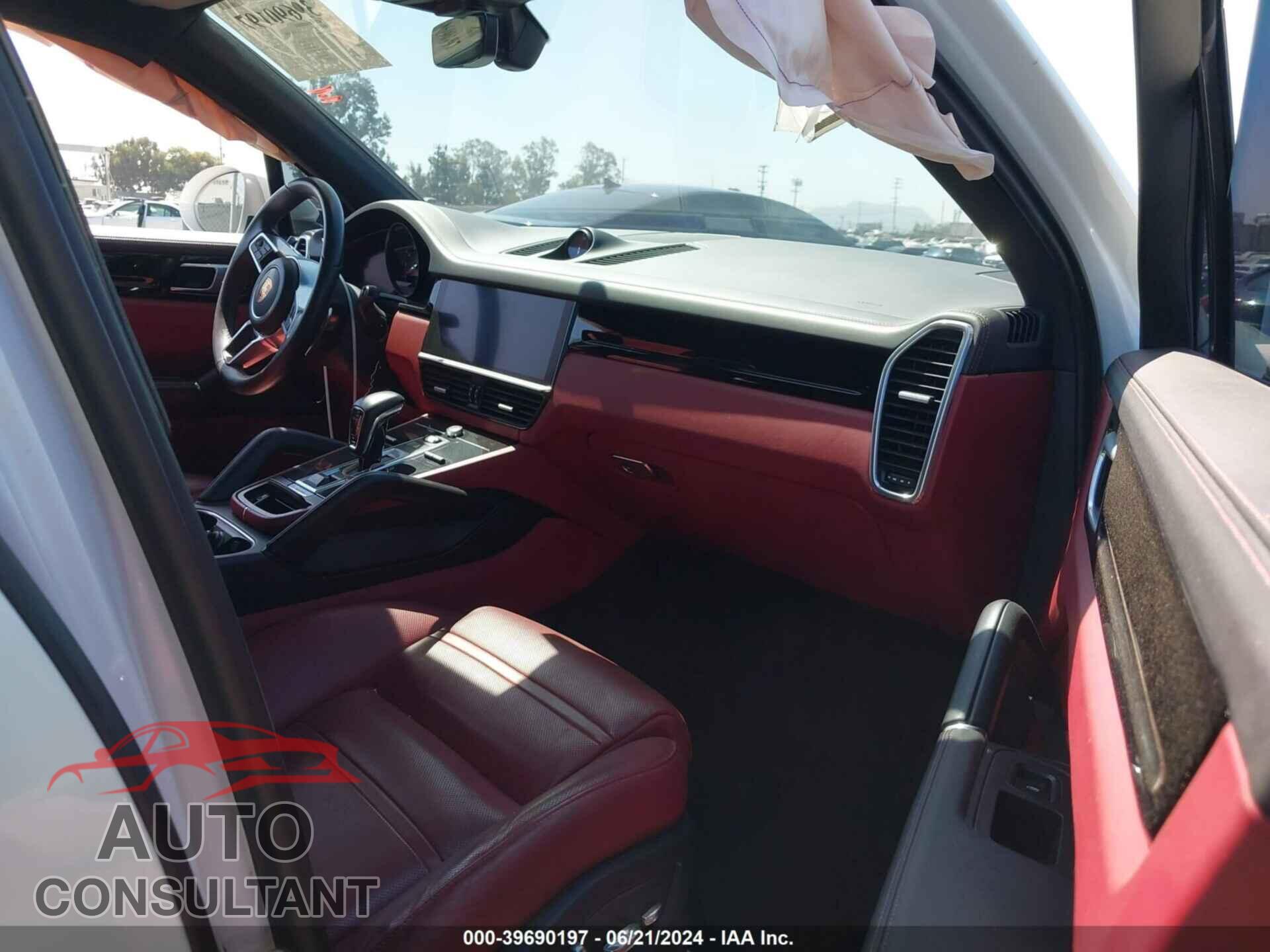 PORSCHE CAYENNE 2020 - WP1AA2AY4LDA05456