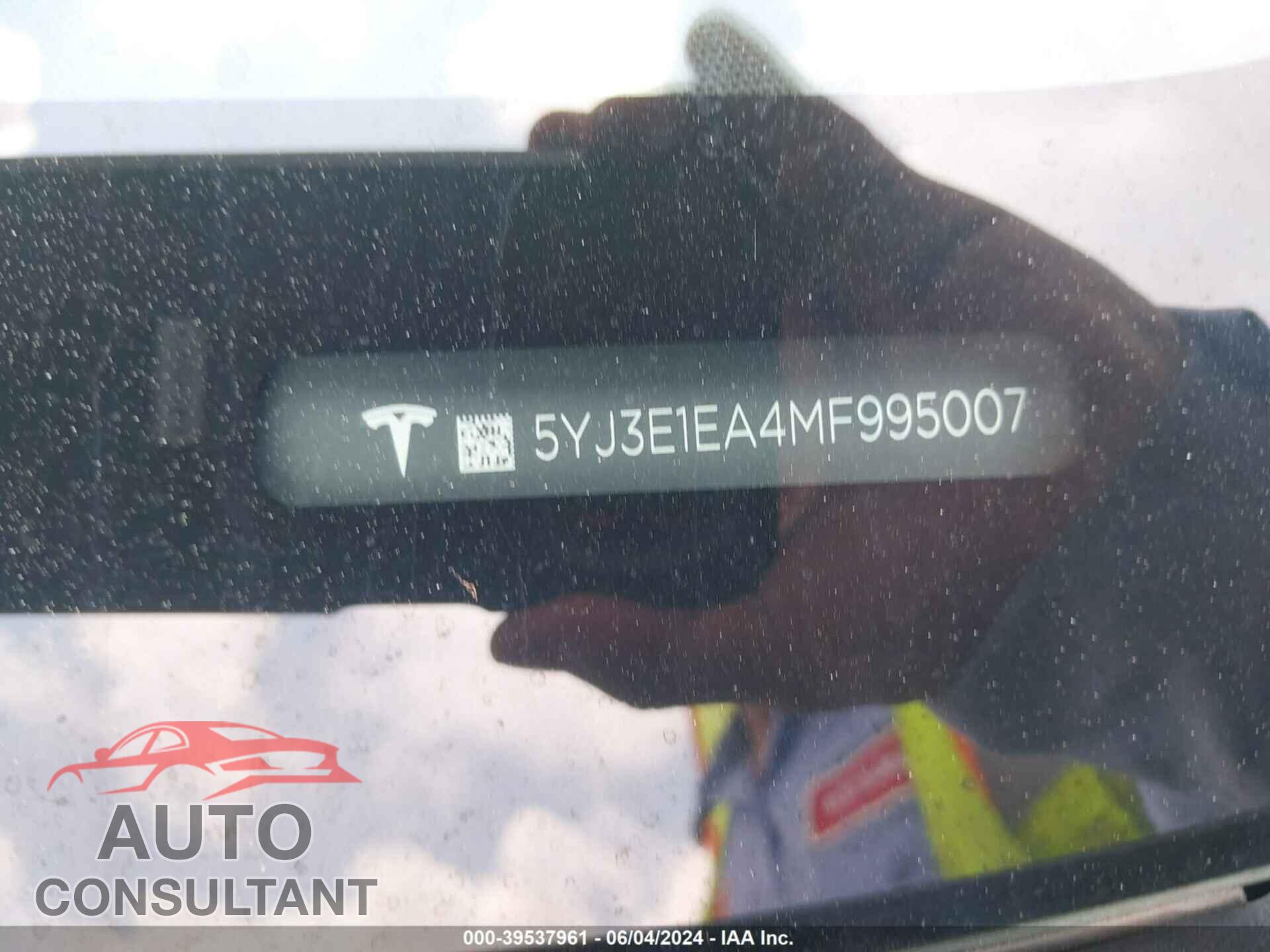 TESLA MODEL 3 2018 - 5YJ3E1EA4JF034113