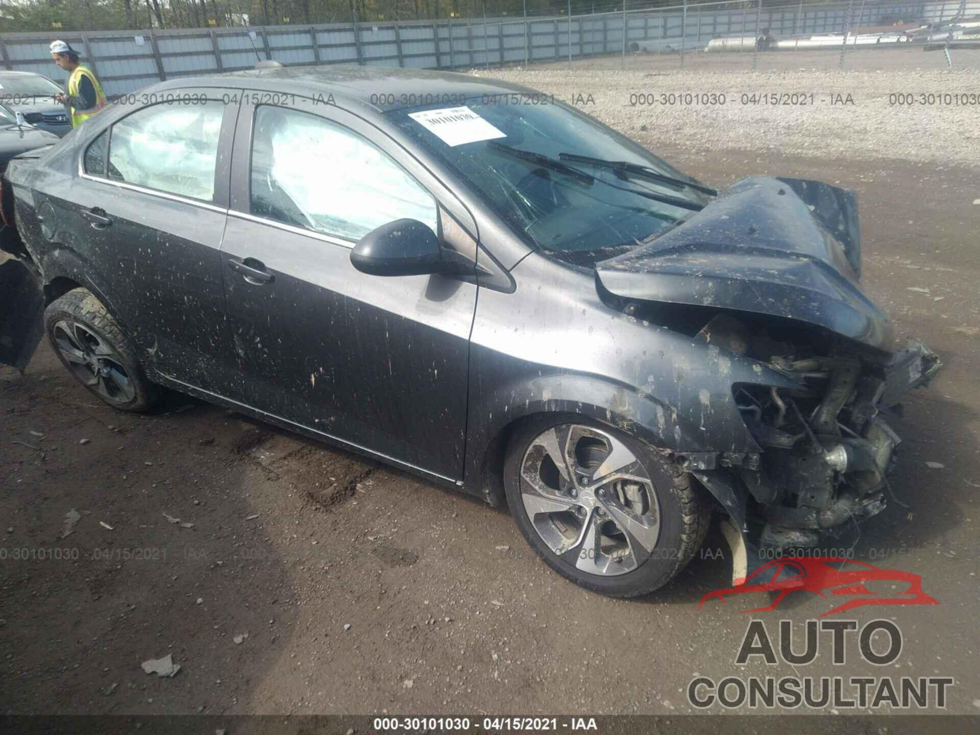 CHEVROLET SONIC 2017 - 1G1JF5SB7H4105484