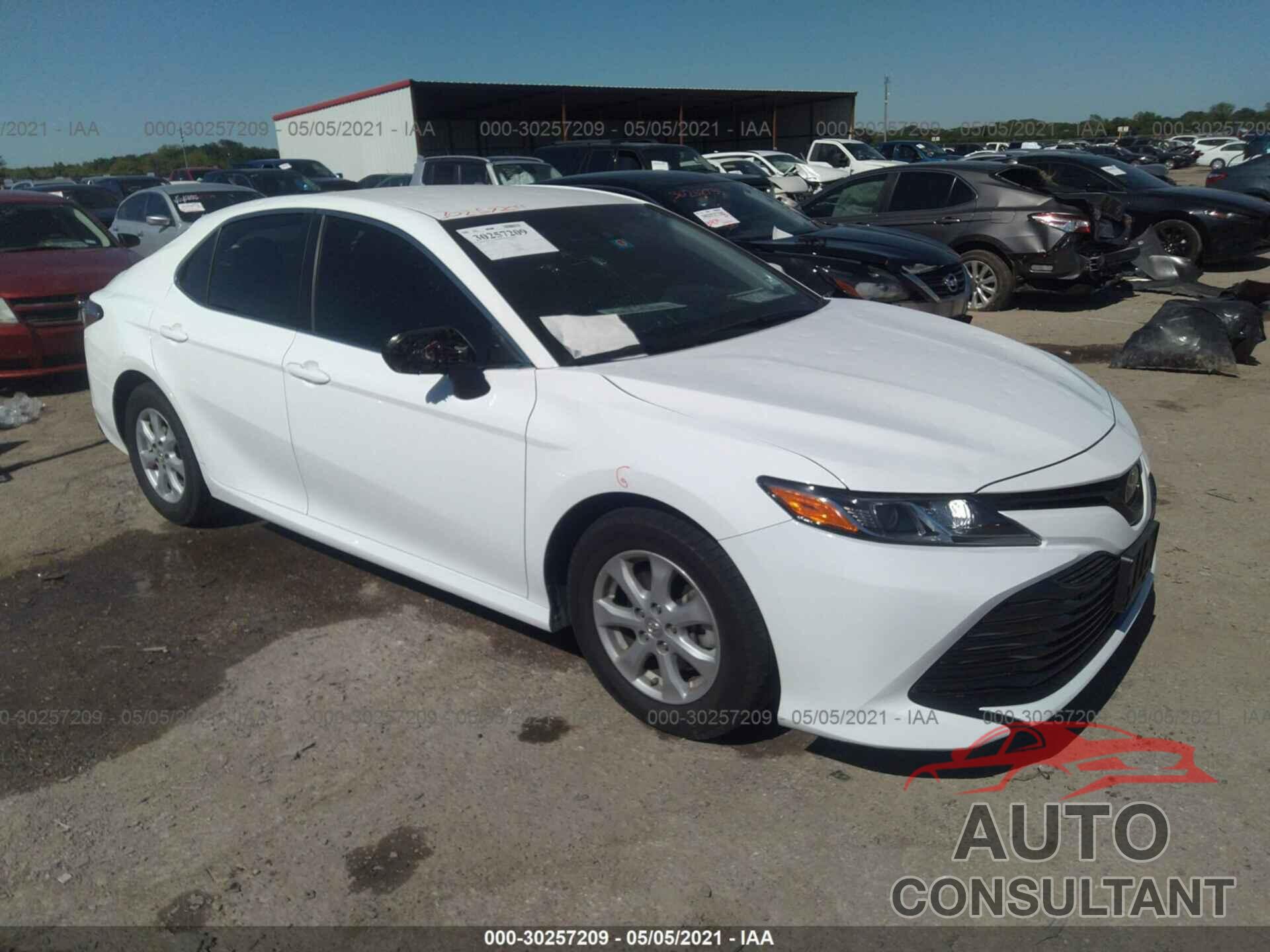 TOYOTA CAMRY 2018 - 4T1B11HK7JU531171