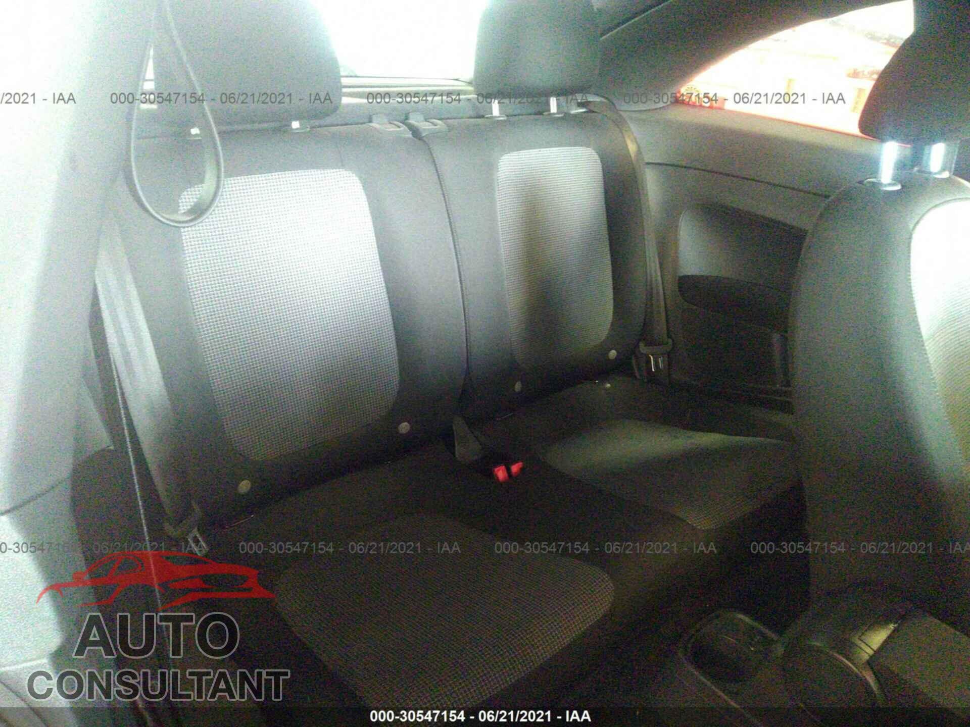 VOLKSWAGEN BEETLE 2017 - 3VWF17AT2HM616720