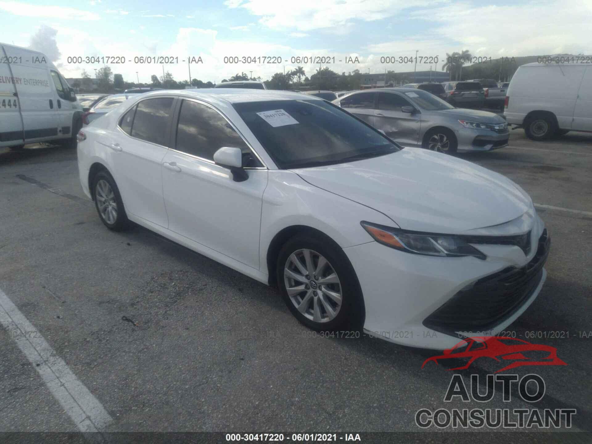 TOYOTA CAMRY 2018 - 4T1B11HK5JU092651