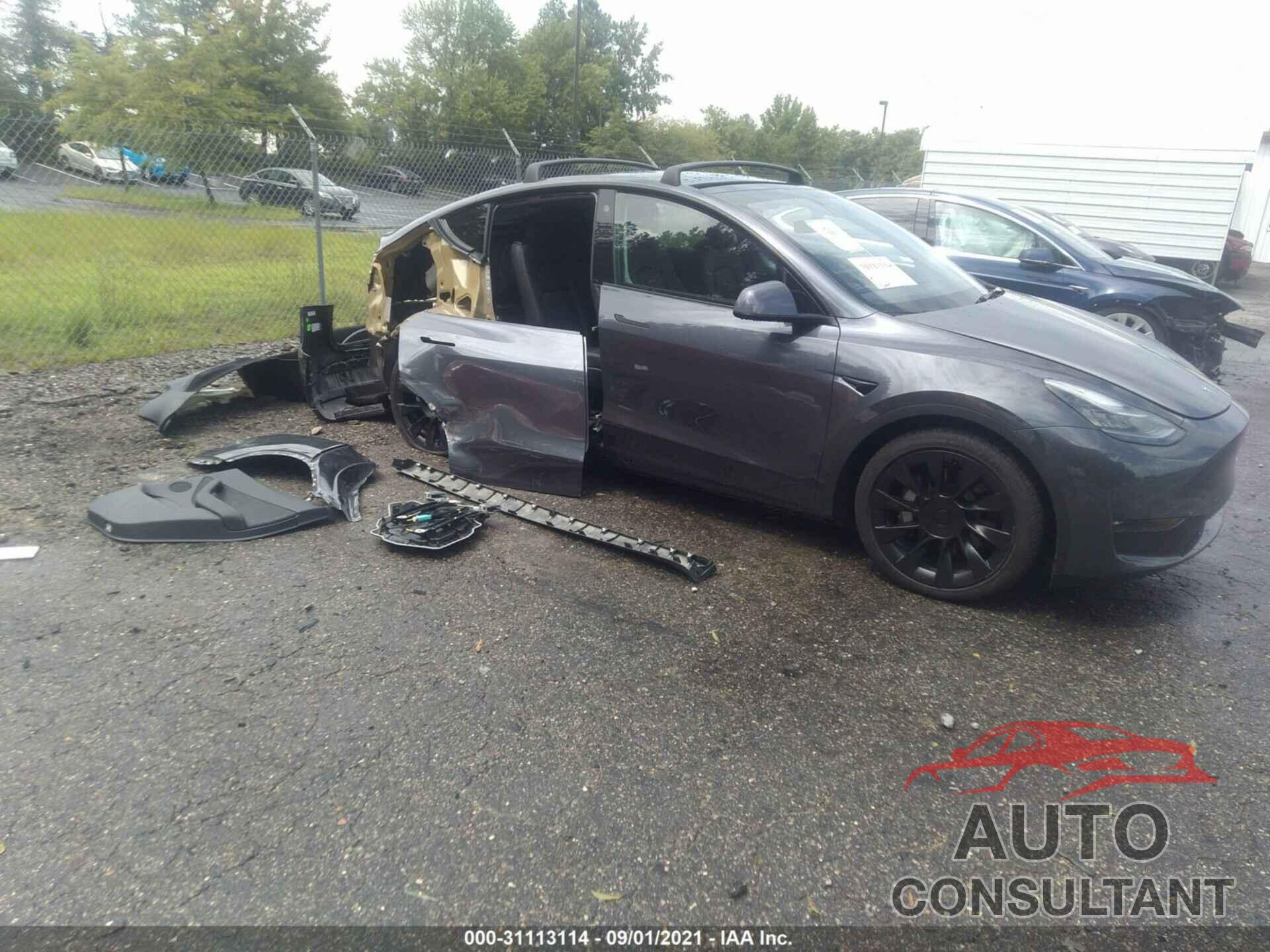 TESLA MODEL Y 2021 - 5YJYGAEE2MF137778