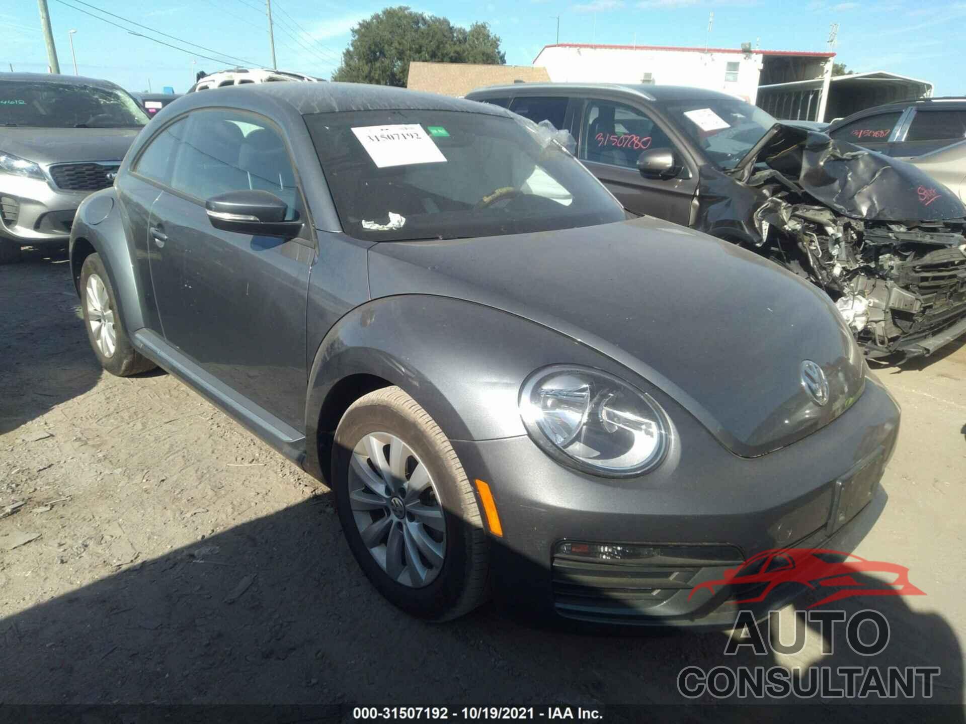 VOLKSWAGEN BEETLE 2019 - 3VWFD7AT0KM719374