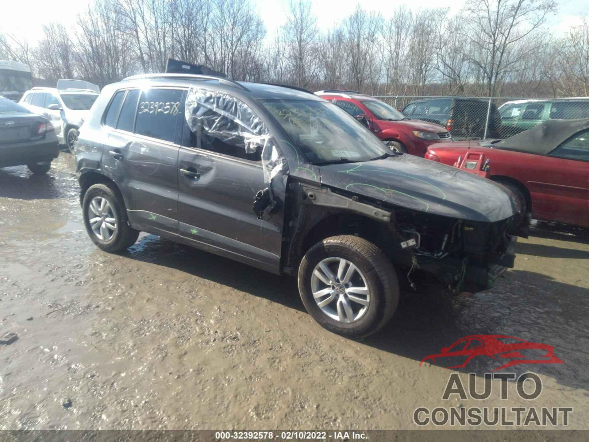 VOLKSWAGEN TIGUAN 2016 - WVGBV7AX0GW599497