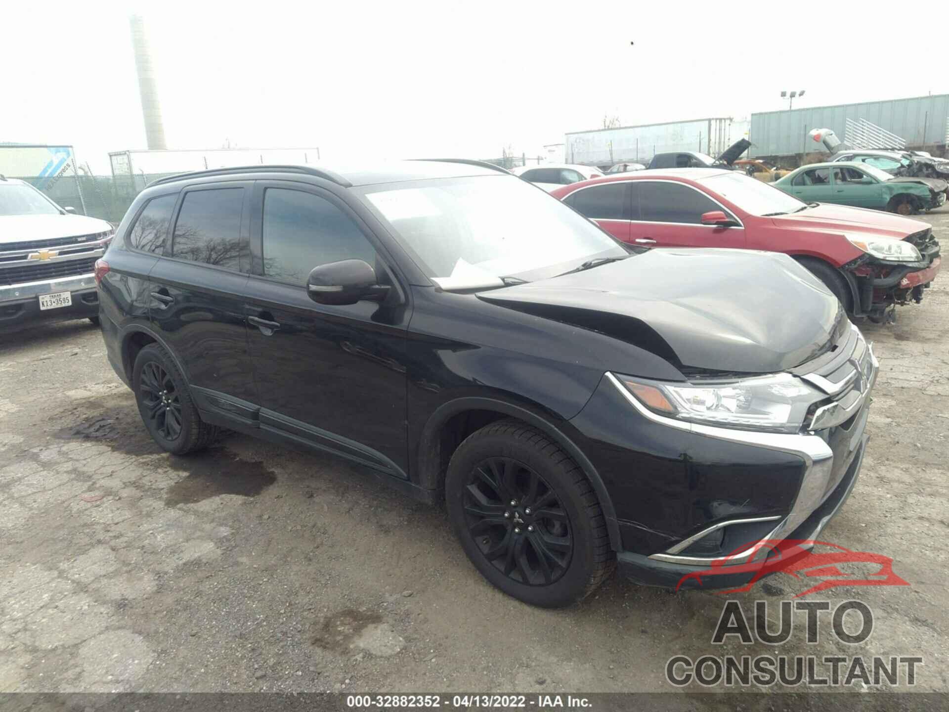 MITSUBISHI OUTLANDER 2018 - JA4AD3A35JZ018360