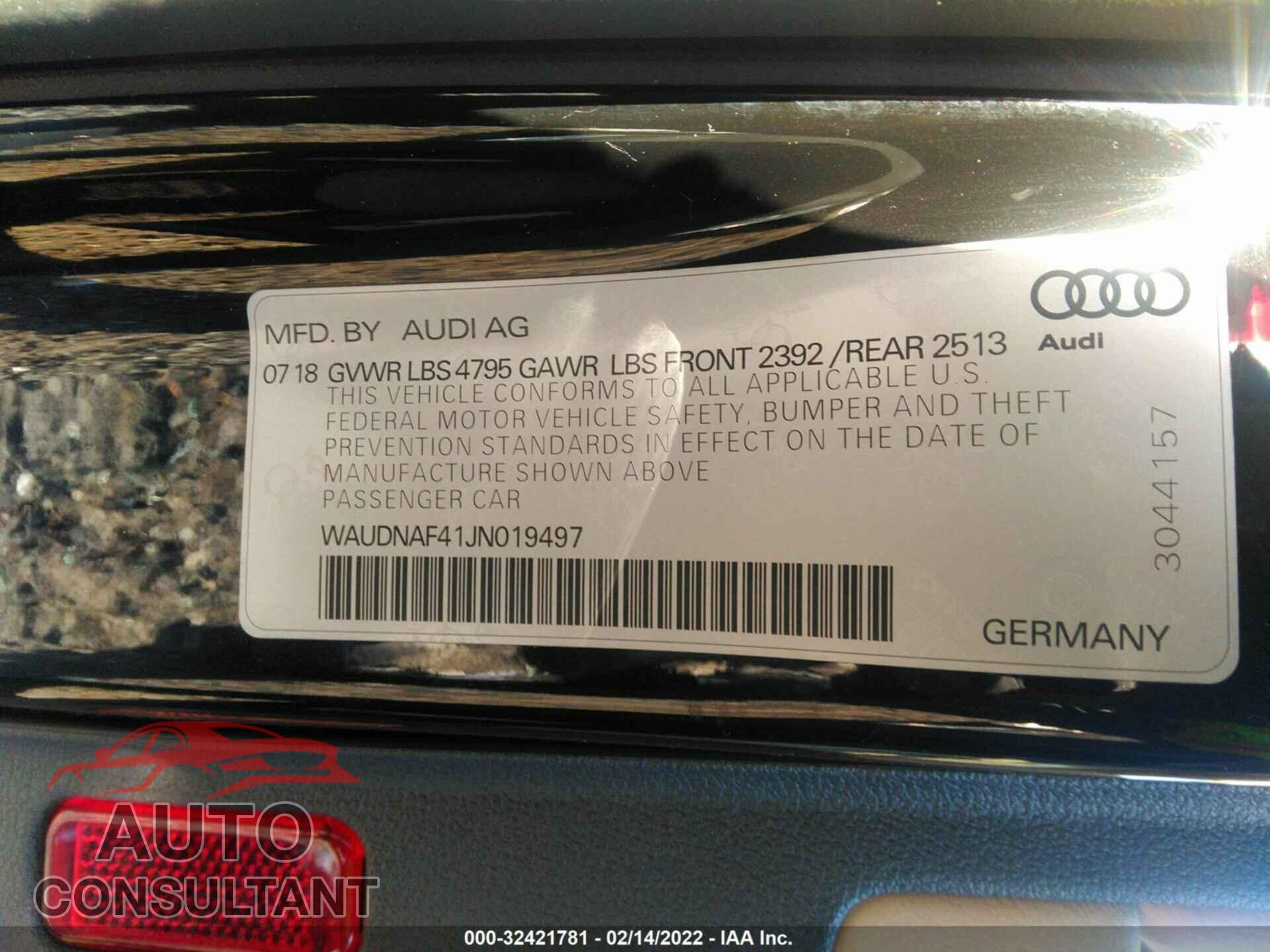 AUDI A4 2018 - WAUDNAF41JN019497