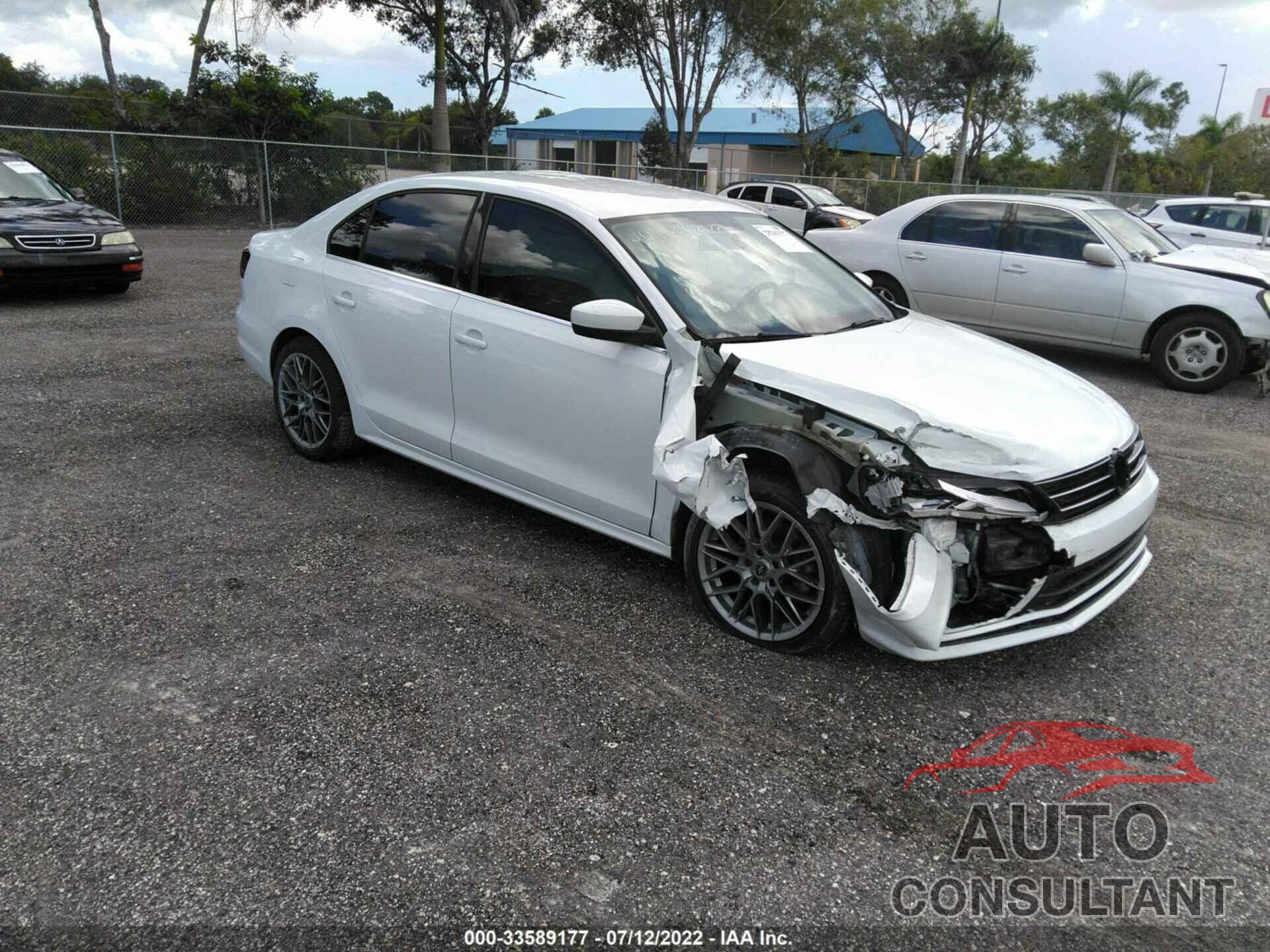 VOLKSWAGEN JETTA 2017 - 3VW2B7AJXHM384572