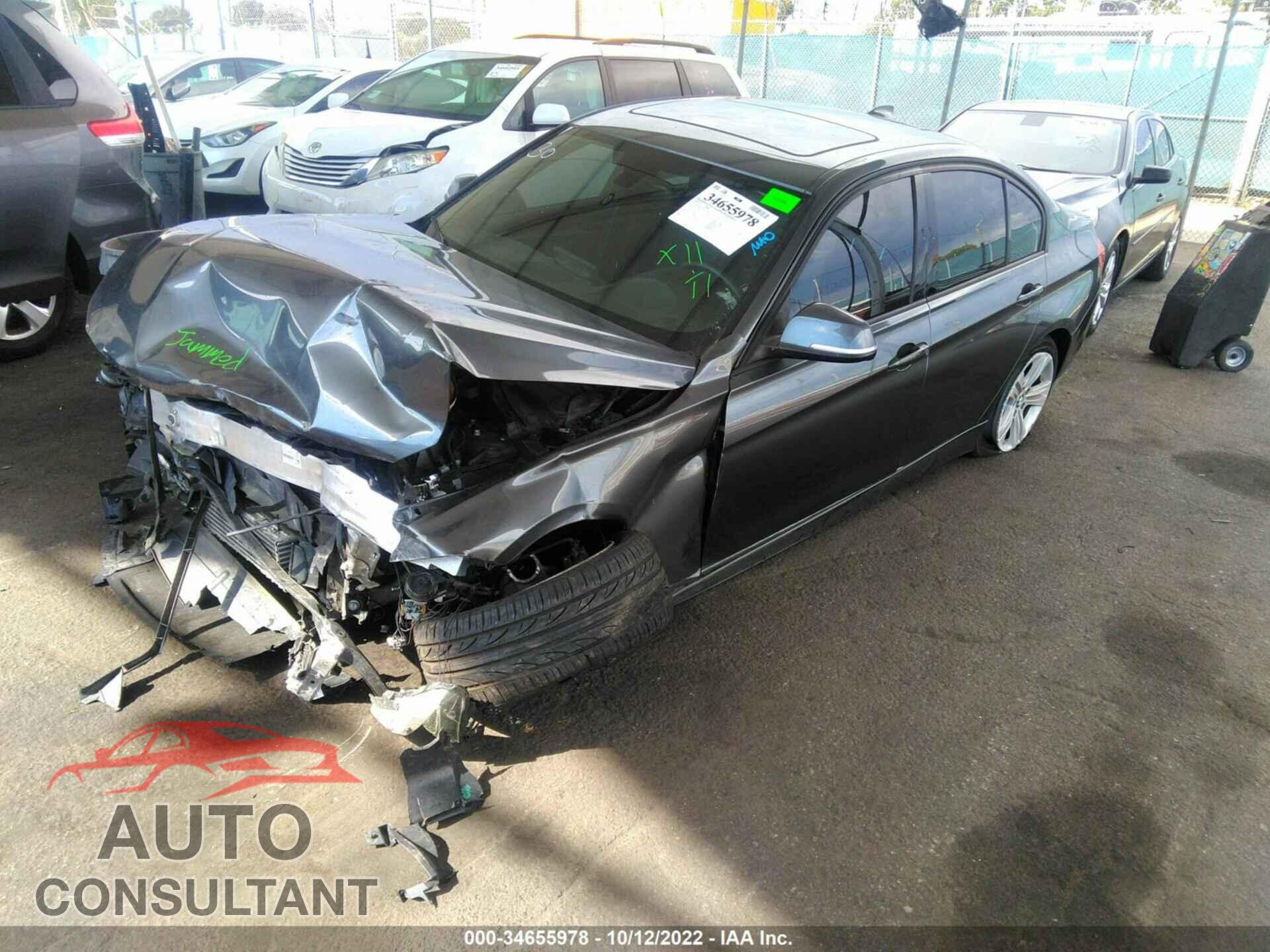 BMW 3 SERIES 2016 - WBA8E3G51GNU05401