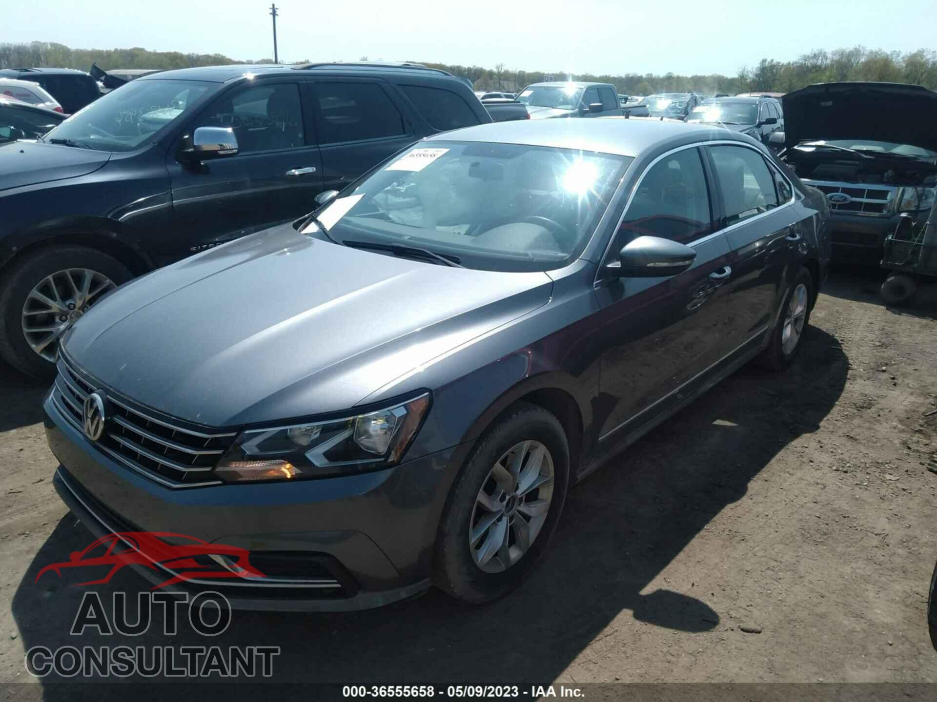 VOLKSWAGEN PASSAT 2017 - 1VWAT7A30HC036355