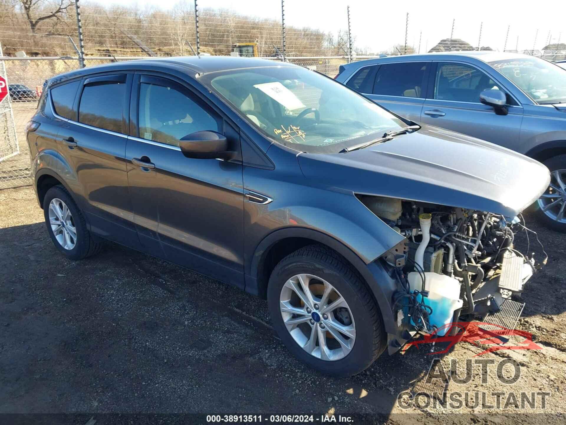 FORD ESCAPE 2017 - 1FMCU0GDXHUE87640